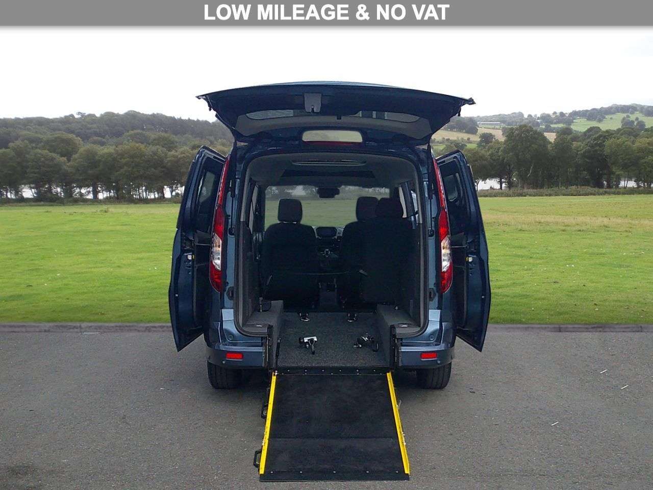 A 2020 FORD GRAND TOURNEO CONNECT 1.5 EcoBlue Titanium MPV 5dr Diesel Auto Euro 6 (s/s) (120 ps) 3 SEATS PLUS A 2020 FORD GRAND TOURNEO CONNECT 1.5 EcoBlue Titanium MPV 5dr Diesel Auto Euro 6 (s/s) (120 ps) 3 SEATS PLUS