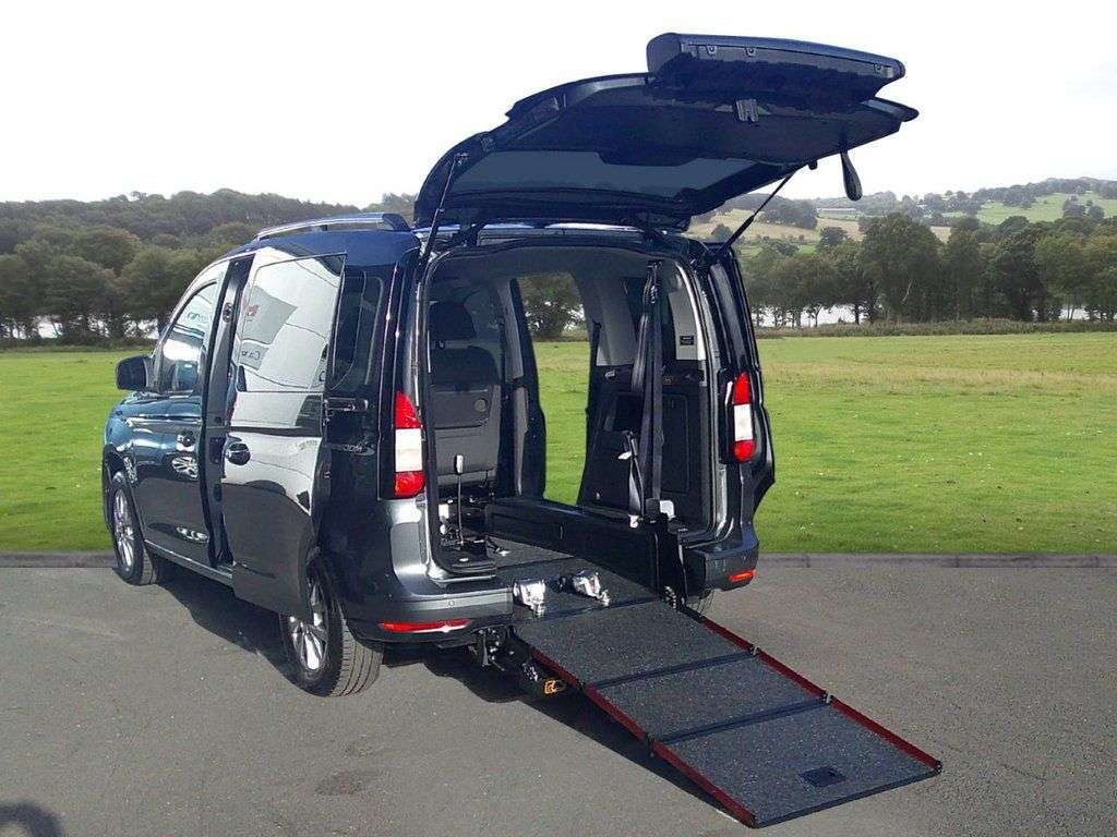 A 2024 FORD TOURNEO CONNECT 2.0 EcoBlue Titanium MPV 5dr Diesel Manual Euro 6 (s/s) (122 ps) A 2024 FORD TOURNEO CONNECT 2.0 EcoBlue Titanium MPV 5dr Diesel Manual Euro 6 (s/s) (122 ps)