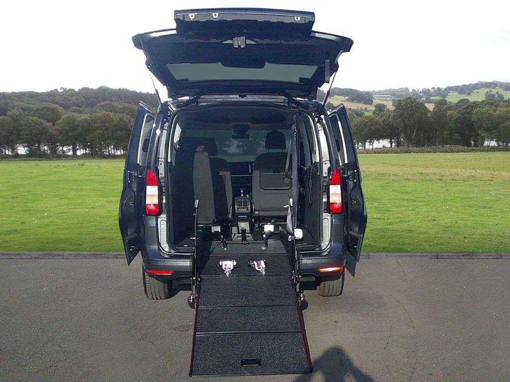 A 2024 FORD TOURNEO CONNECT 2.0 EcoBlue Titanium MPV 5dr Diesel Manual Euro 6 (s/s) (122 ps) A 2024 FORD TOURNEO CONNECT 2.0 EcoBlue Titanium MPV 5dr Diesel Manual Euro 6 (s/s) (122 ps)