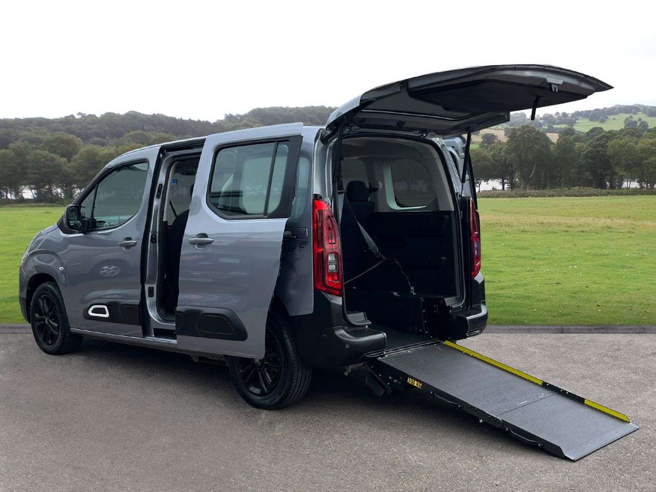 A 2020 CITROEN BERLINGO 1.5 BlueHDi Flair M MPV 5dr Diesel Manual Euro 6 (s/s) (100 ps) Low mileage A 2020 CITROEN BERLINGO 1.5 BlueHDi Flair M MPV 5dr Diesel Manual Euro 6 (s/s) (100 ps) Low mileage