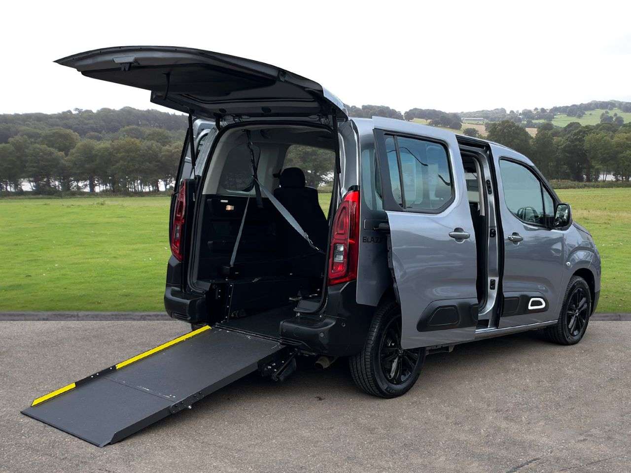 A 2020 CITROEN BERLINGO 1.5 BlueHDi Flair M MPV 5dr Diesel Manual Euro 6 (s/s) (100 ps) Low mileage A 2020 CITROEN BERLINGO 1.5 BlueHDi Flair M MPV 5dr Diesel Manual Euro 6 (s/s) (100 ps) Low mileage