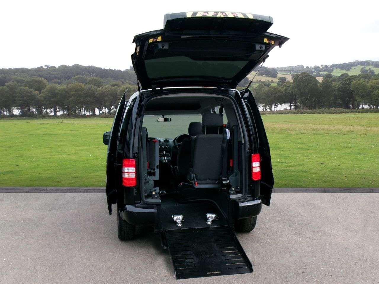 A 2015 VOLKSWAGEN CADDY LIFE 1.6 TDI CR MPV 5dr Diesel DSG Euro 5 (102 ps) 4 seats. Automatic A 2015 VOLKSWAGEN CADDY LIFE 1.6 TDI CR MPV 5dr Diesel DSG Euro 5 (102 ps) 4 seats. Automatic