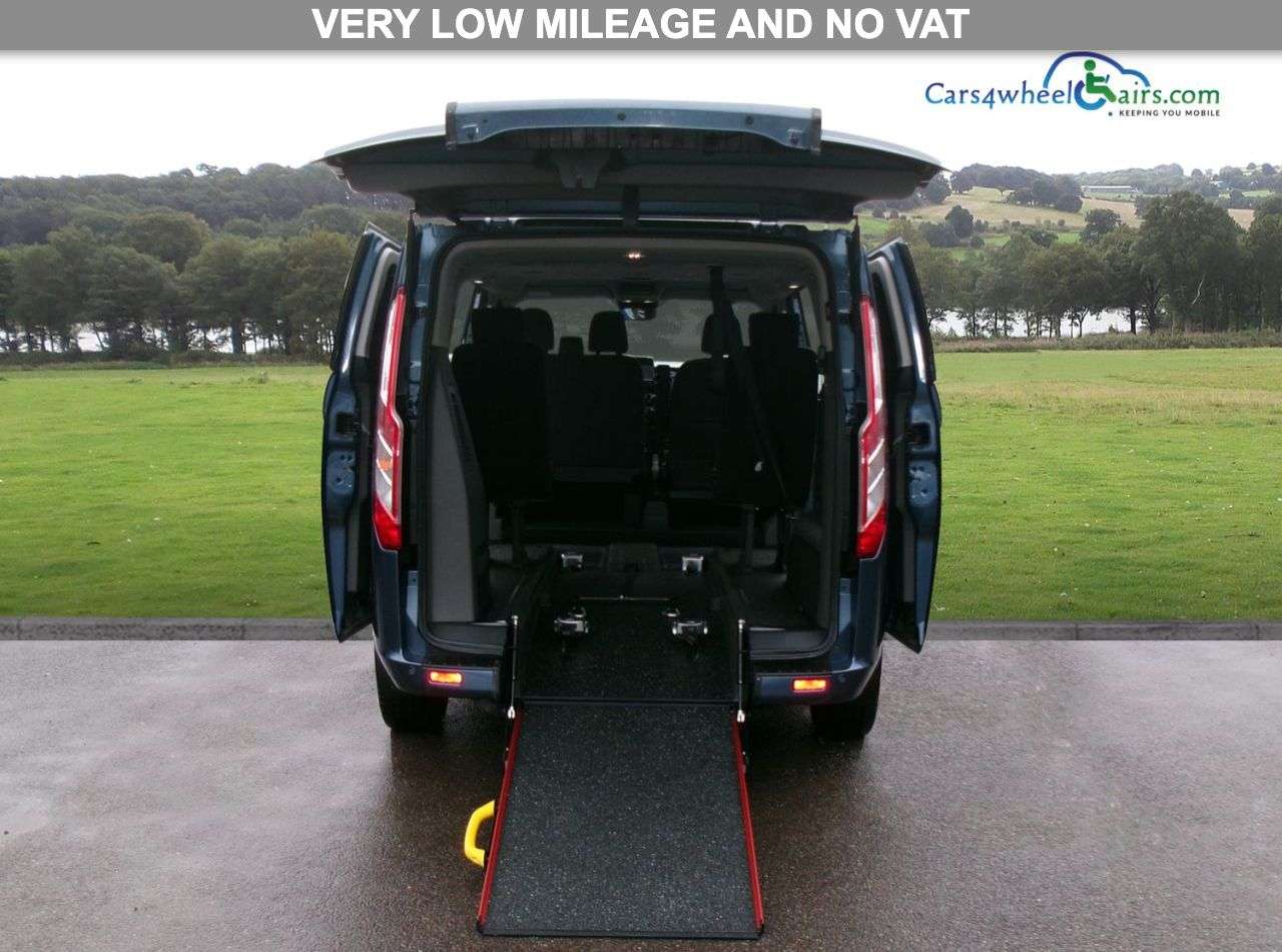 A 2020 FORD TOURNEO CUSTOM 2.0 320 EcoBlue Titanium Minibus Double Cab 5dr Diesel Manual L1 Euro 6 (s/ A 2020 FORD TOURNEO CUSTOM 2.0 320 EcoBlue Titanium Minibus Double Cab 5dr Diesel Manual L1 Euro 6 (s/