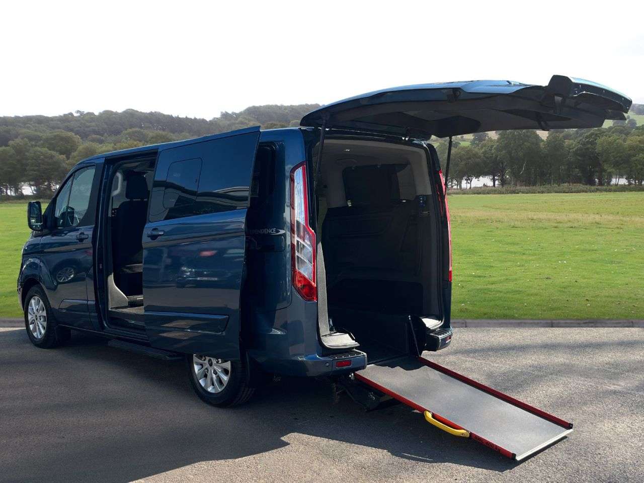 A 2018 FORD TOURNEO CUSTOM 2.0 320 EcoBlue Titanium Minibus Double Cab 5dr Diesel Auto L1 Euro 6 (s/s) A 2018 FORD TOURNEO CUSTOM 2.0 320 EcoBlue Titanium Minibus Double Cab 5dr Diesel Auto L1 Euro 6 (s/s)