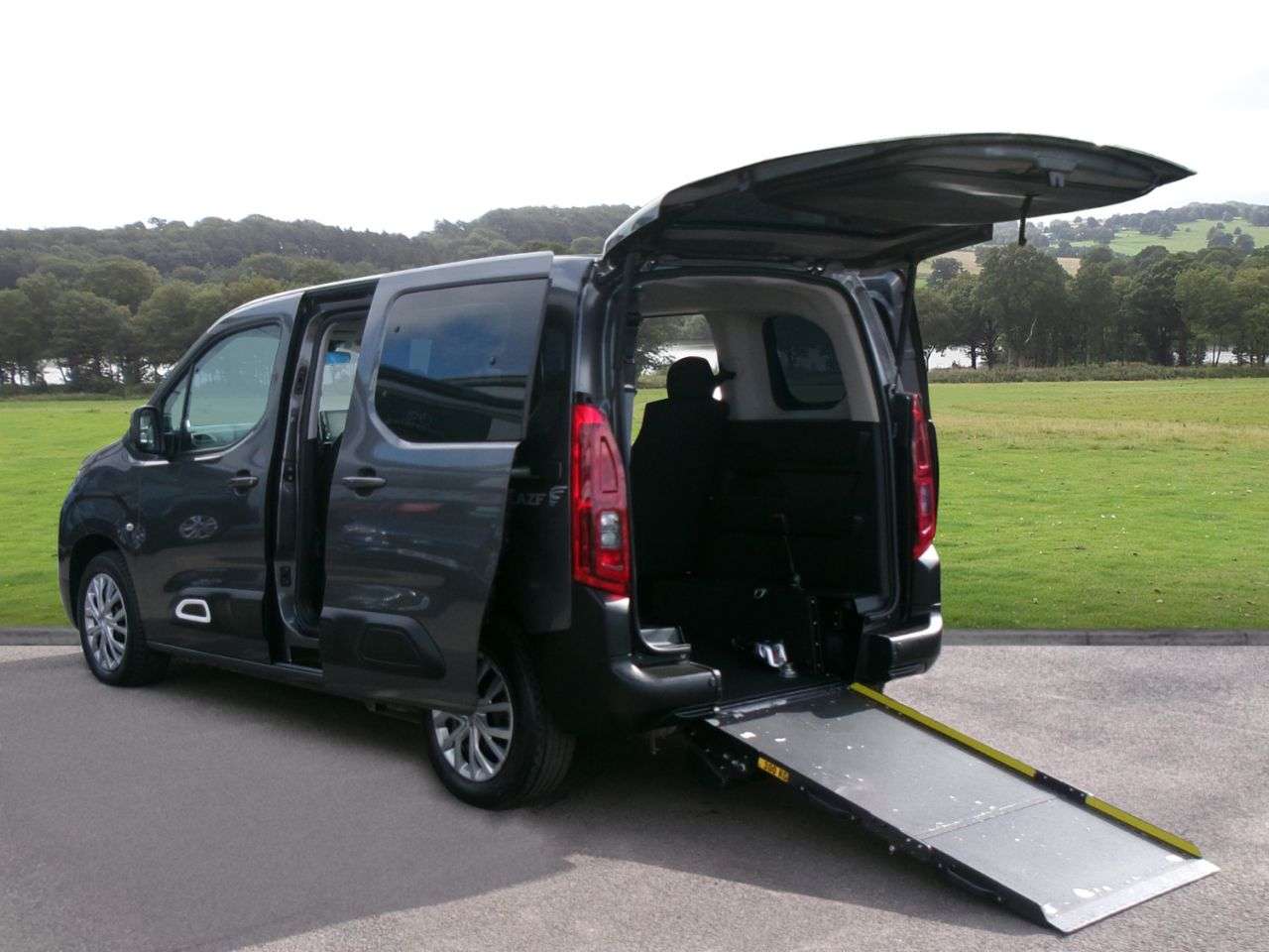 A 2020 CITROEN BERLINGO 1.5 BlueHDi Feel M MPV 5dr Diesel Manual Euro 6 (s/s) (100 ps) A 2020 CITROEN BERLINGO 1.5 BlueHDi Feel M MPV 5dr Diesel Manual Euro 6 (s/s) (100 ps)