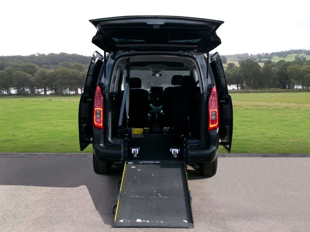 A 2020 CITROEN BERLINGO 1.5 BlueHDi Feel M MPV 5dr Diesel Manual Euro 6 (s/s) (100 ps) A 2020 CITROEN BERLINGO 1.5 BlueHDi Feel M MPV 5dr Diesel Manual Euro 6 (s/s) (100 ps)