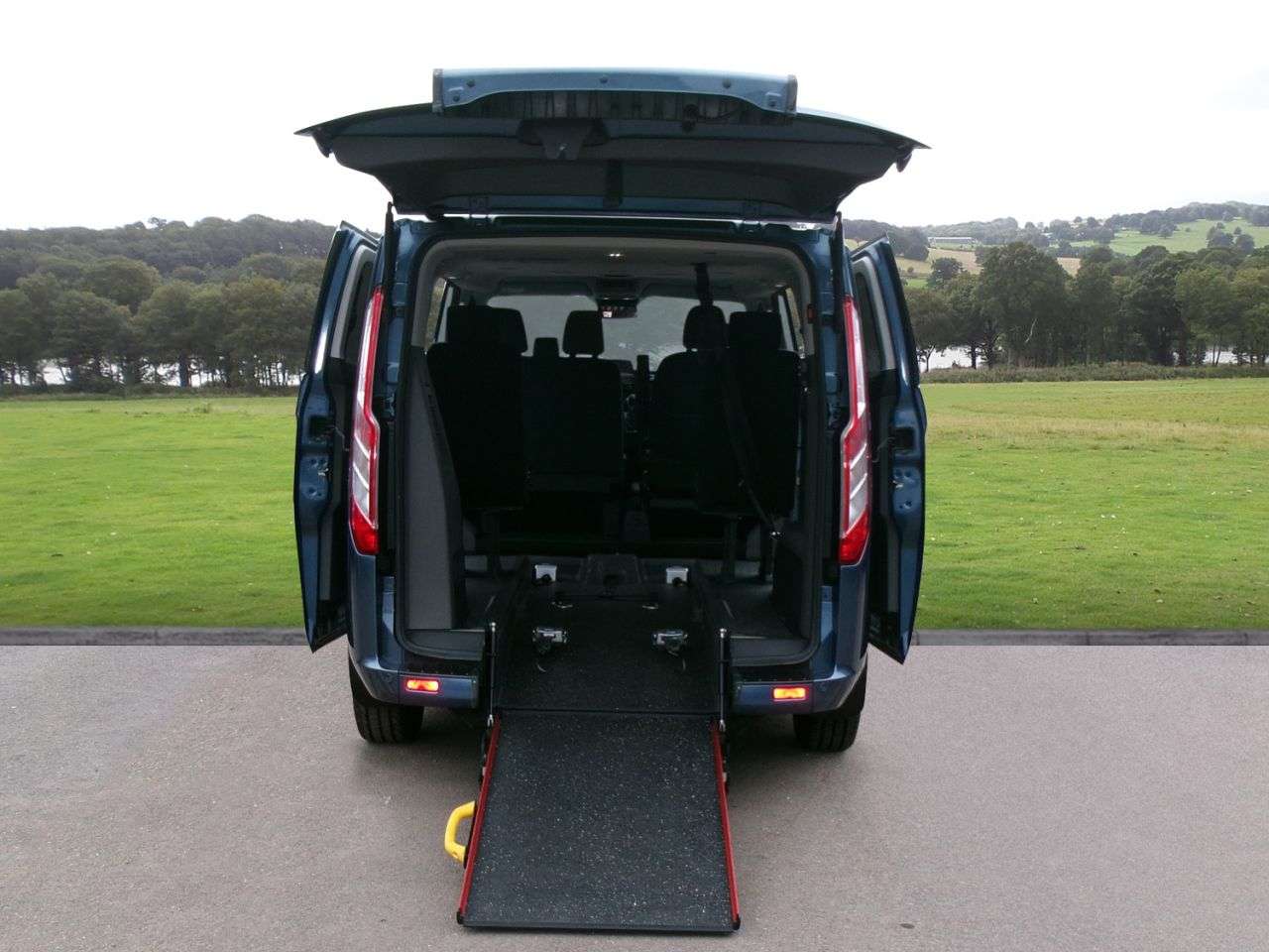 A 2019 FORD TOURNEO CUSTOM 2.0l Automatic A 2019 FORD TOURNEO CUSTOM 2.0l Automatic