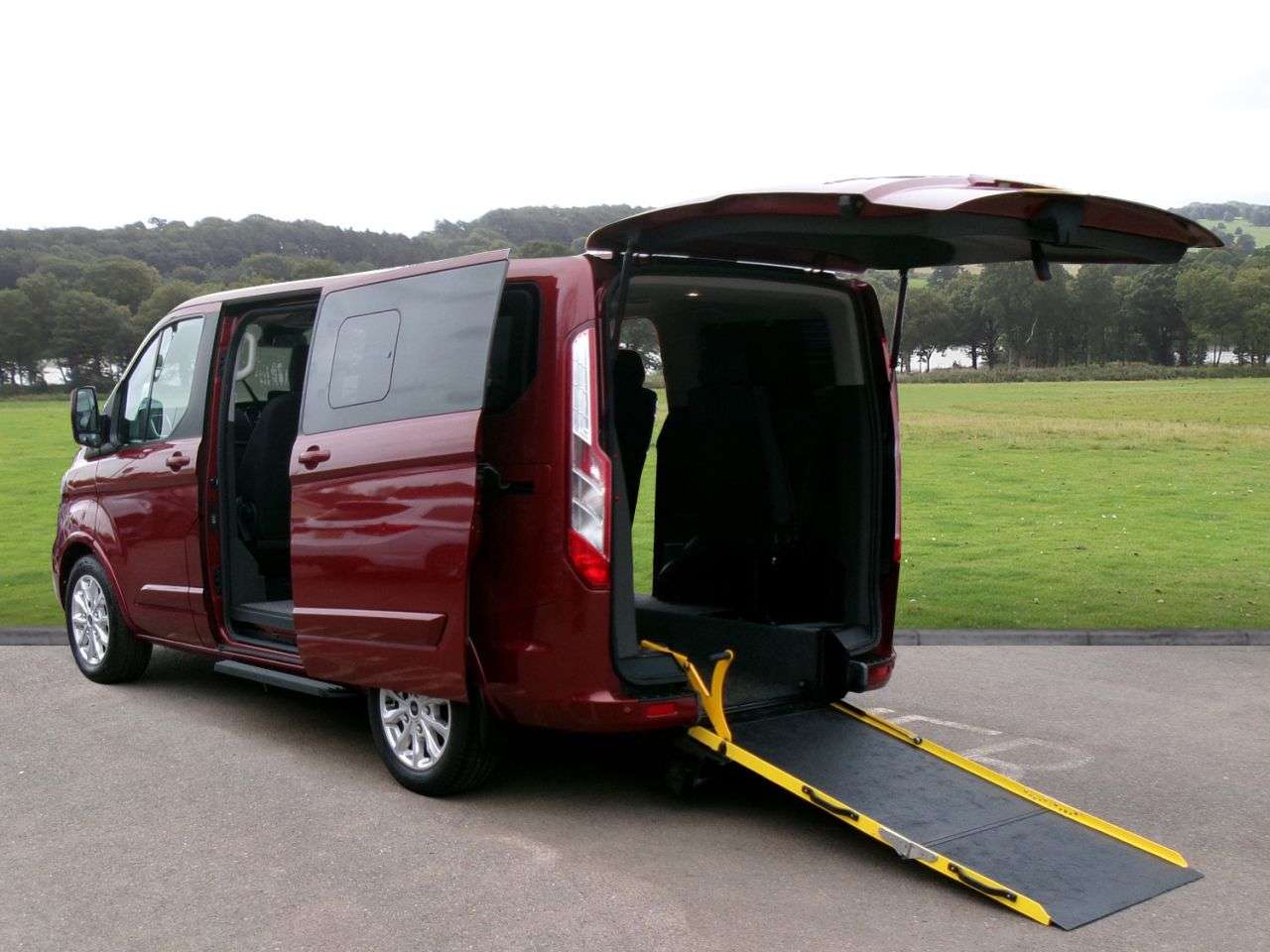 A 2020 FORD TOURNEO CUSTOM 2.0 320 EcoBlue Titanium Minibus Double Cab 5dr Diesel Auto L1 Euro 6 (s/s) A 2020 FORD TOURNEO CUSTOM 2.0 320 EcoBlue Titanium Minibus Double Cab 5dr Diesel Auto L1 Euro 6 (s/s)