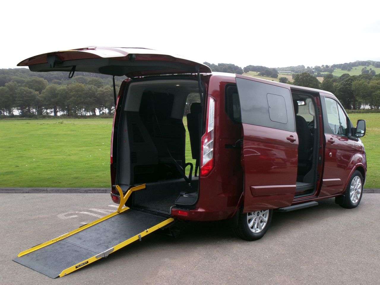 A 2020 FORD TOURNEO CUSTOM 2.0 320 EcoBlue Titanium Minibus Double Cab 5dr Diesel Auto L1 Euro 6 (s/s) A 2020 FORD TOURNEO CUSTOM 2.0 320 EcoBlue Titanium Minibus Double Cab 5dr Diesel Auto L1 Euro 6 (s/s)