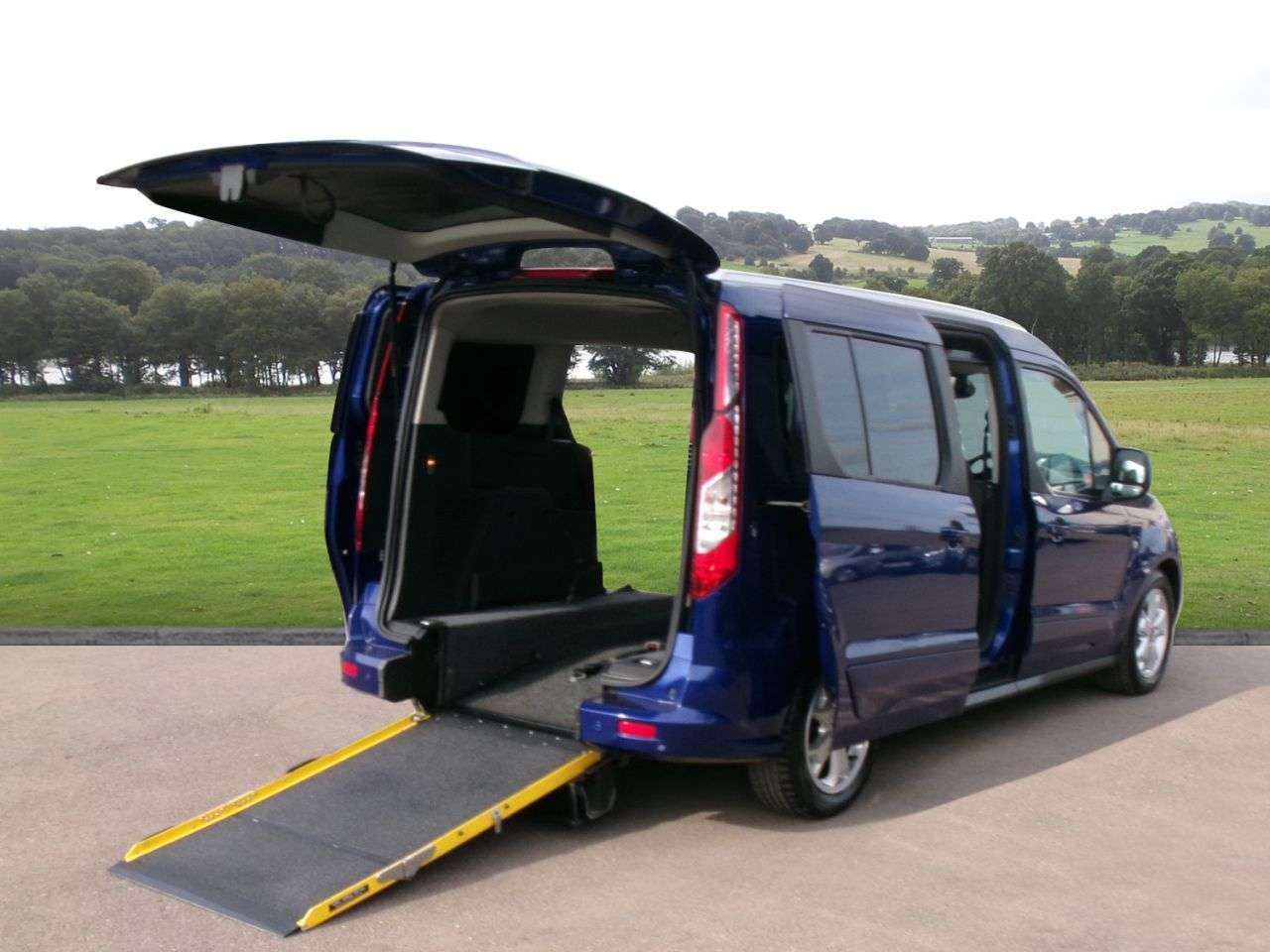 A 2019 FORD GRAND TOURNEO CONNECT 1.5 TDCi Titanium MPV 5dr Diesel Powershift Euro 6 (s/s) (120 ps) ready to A 2019 FORD GRAND TOURNEO CONNECT 1.5 TDCi Titanium MPV 5dr Diesel Powershift Euro 6 (s/s) (120 ps) ready to