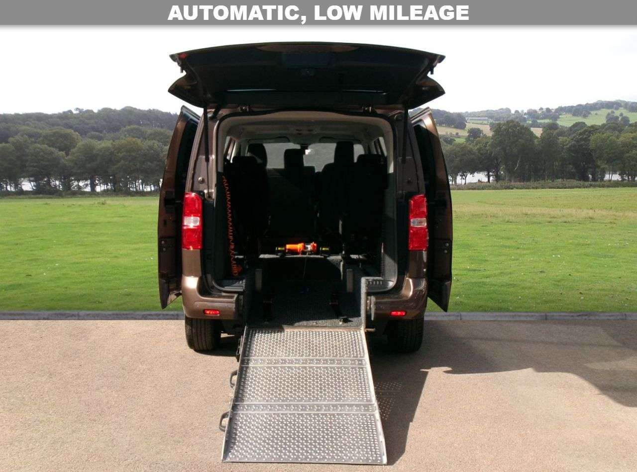 A 2022 CITROEN SPACETOURER 2.0 BlueHDi Business M MPV 5dr Diesel EAT MWB Euro 6 (s/s) (145 ps) Apple c A 2022 CITROEN SPACETOURER 2.0 BlueHDi Business M MPV 5dr Diesel EAT MWB Euro 6 (s/s) (145 ps) Apple c