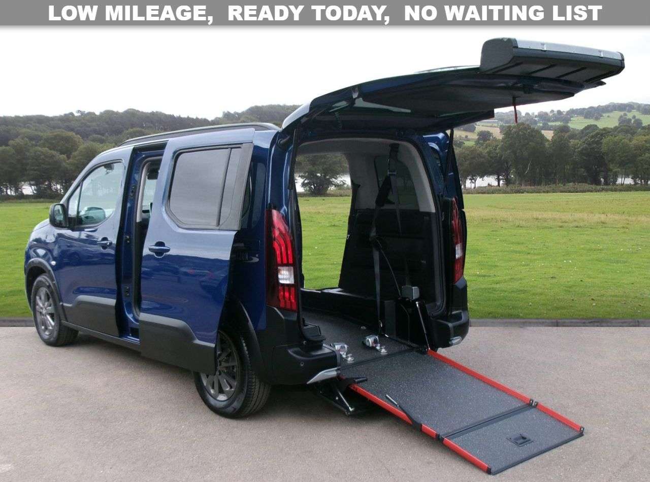 A 2023 PEUGEOT RIFTER 1.5 BlueHDi Allure Standard MPV 5dr Diesel Manual Euro 6 (100 ps) Low milea A 2023 PEUGEOT RIFTER 1.5 BlueHDi Allure Standard MPV 5dr Diesel Manual Euro 6 (100 ps) Low milea