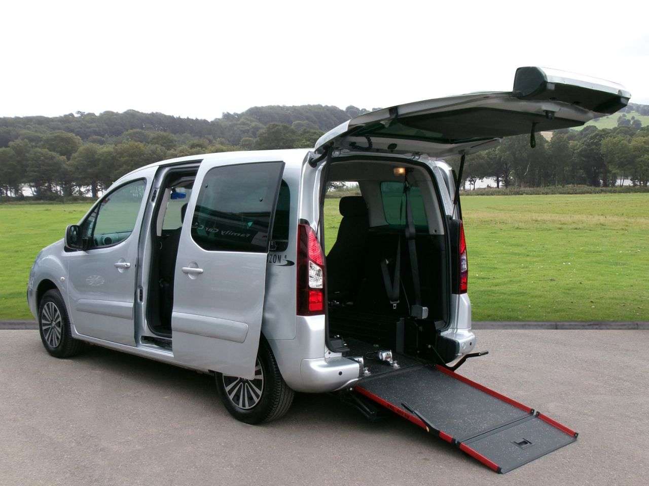 A 2019 PEUGEOT PARTNER TEPEE 1.6 BlueHDi Allure MPV 5dr Diesel Manual Euro 6 (s/s) (100 ps) POWER WINCH A 2019 PEUGEOT PARTNER TEPEE 1.6 BlueHDi Allure MPV 5dr Diesel Manual Euro 6 (s/s) (100 ps) POWER WINCH