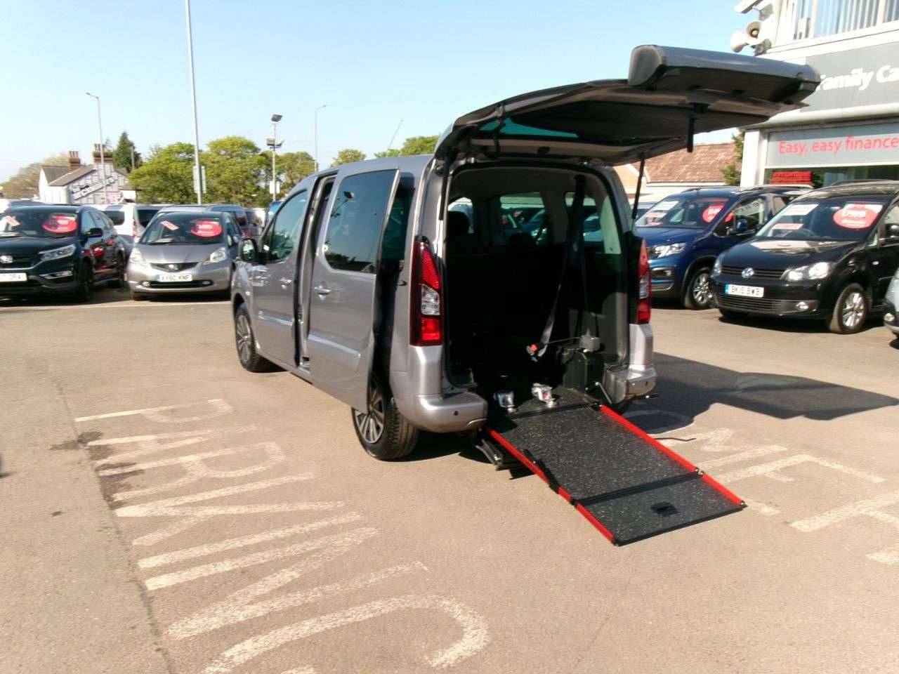 A 2019 PEUGEOT PARTNER 1.6L 5d 75 BHP Versatile seating. A 2019 PEUGEOT PARTNER 1.6L 5d 75 BHP Versatile seating.