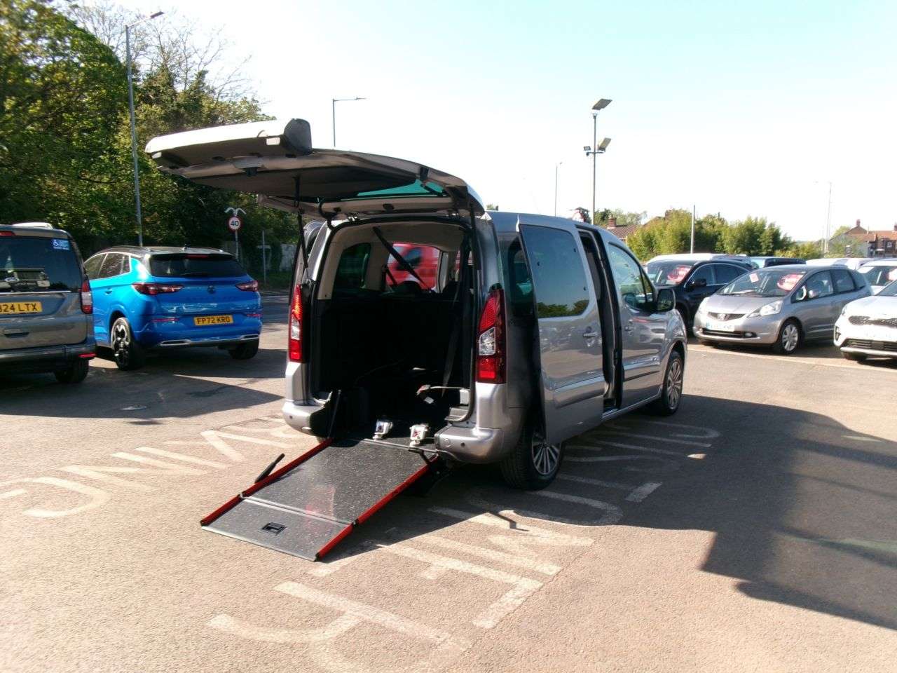 A 2019 PEUGEOT PARTNER 1.6L 5d 75 BHP Versatile seating. A 2019 PEUGEOT PARTNER 1.6L 5d 75 BHP Versatile seating.