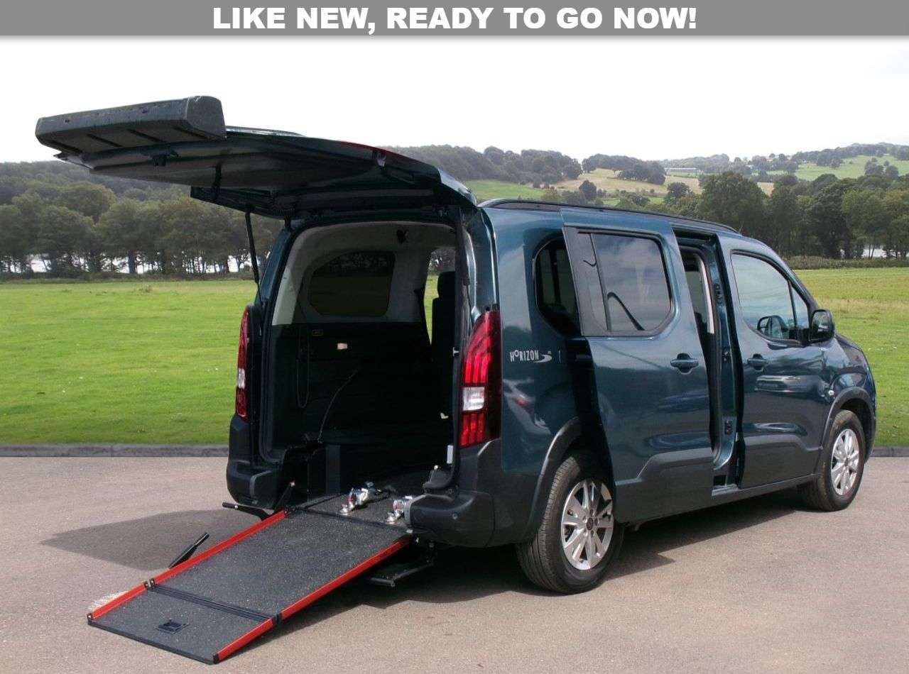 A 2025 PEUGEOT RIFTER 1.5L 5d 101 BHP ONLY 500 MILES A 2025 PEUGEOT RIFTER 1.5L 5d 101 BHP ONLY 500 MILES