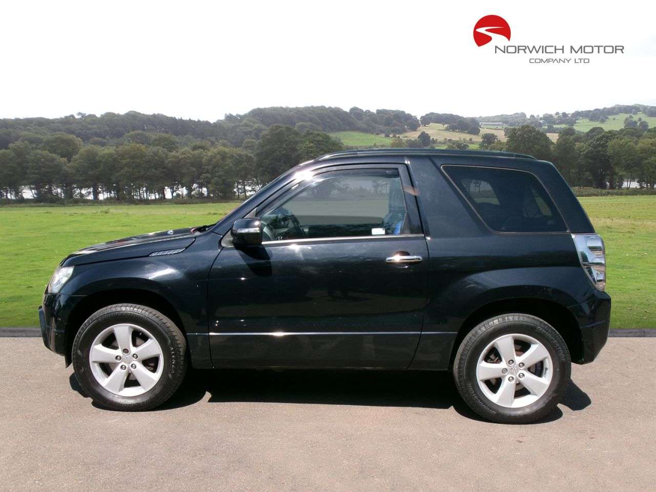 A 2011 SUZUKI GRAND VITARA 2.4 VVT SZ4 SUV 3dr Petrol Auto 4WD Euro 5 (169 ps) Sold with full MOT and A 2011 SUZUKI GRAND VITARA 2.4 VVT SZ4 SUV 3dr Petrol Auto 4WD Euro 5 (169 ps) Sold with full MOT and