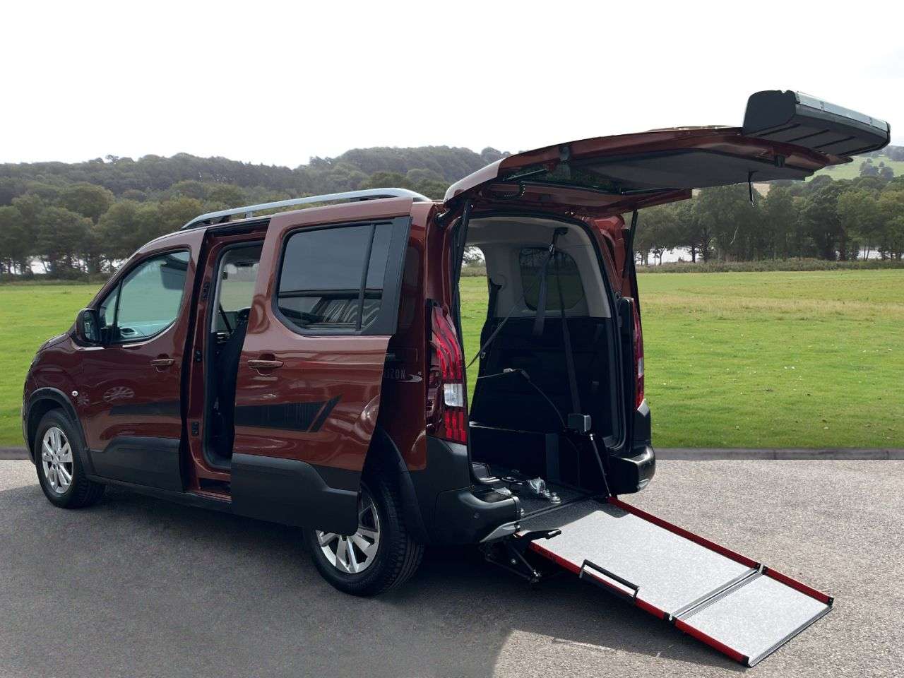A 2019 PEUGEOT RIFTER 1.5 BlueHDi Allure Standard MPV 5dr Diesel Manual Euro 6 (100 ps) A 2019 PEUGEOT RIFTER 1.5 BlueHDi Allure Standard MPV 5dr Diesel Manual Euro 6 (100 ps)