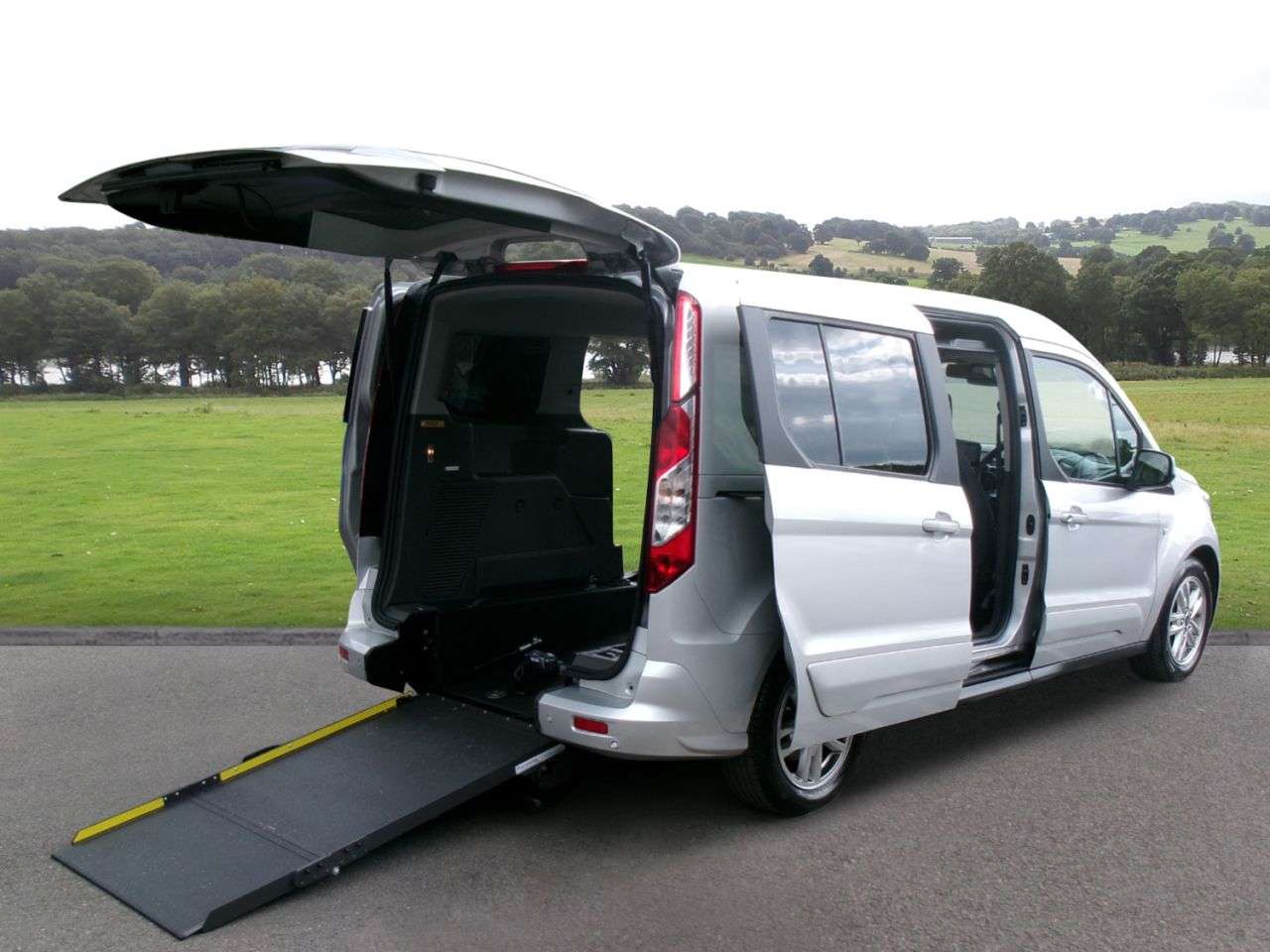 A 2021 FORD GRAND TOURNEO CONNECT 1.5 EcoBlue Titanium MPV 5dr Diesel Auto Euro 6 (s/s) (120 ps) Automatic an A 2021 FORD GRAND TOURNEO CONNECT 1.5 EcoBlue Titanium MPV 5dr Diesel Auto Euro 6 (s/s) (120 ps) Automatic an