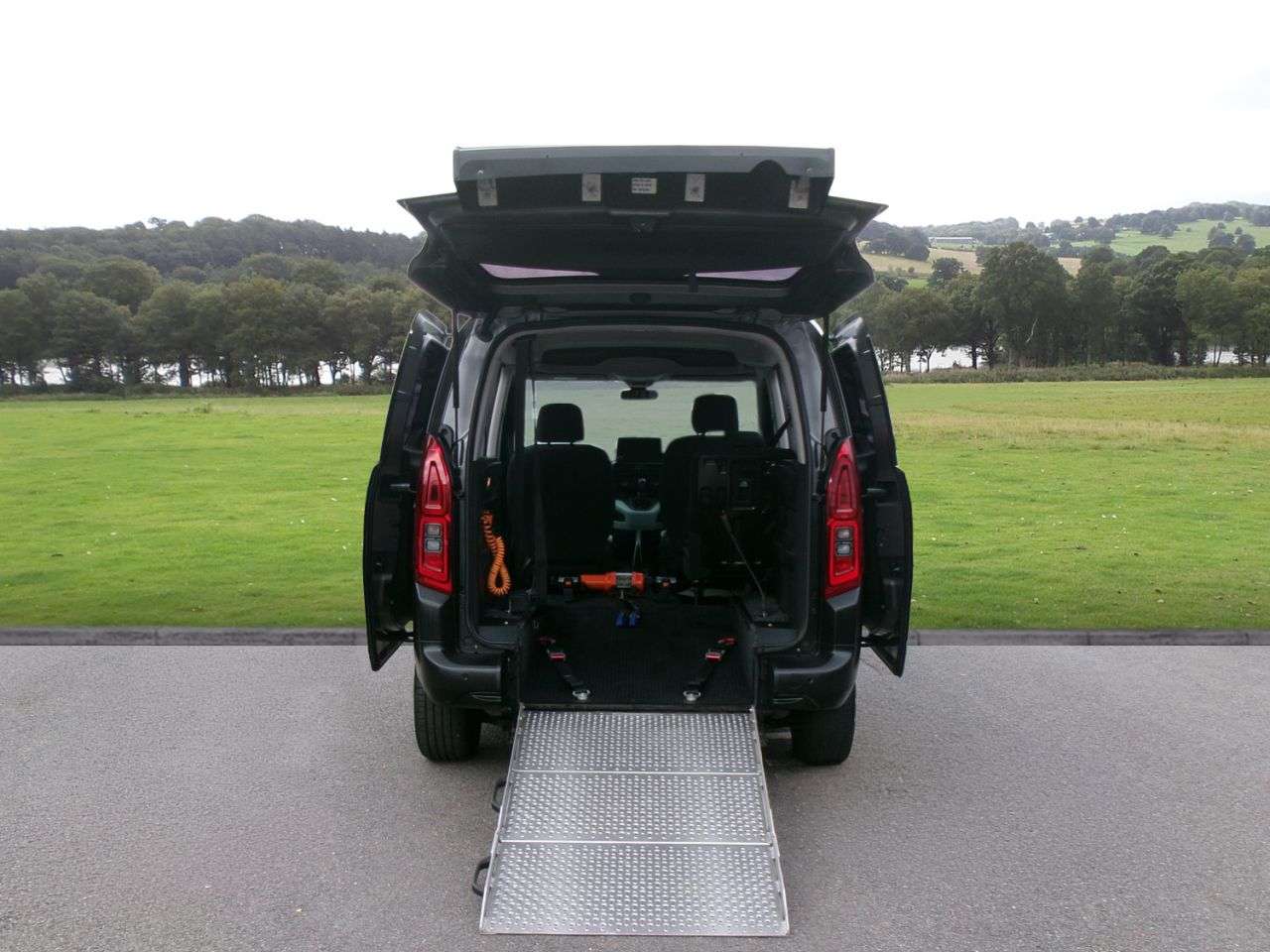 A 2019 CITROEN BERLINGO 1.5 BlueHDi Feel M MPV 5dr Diesel Manual Euro 6 (100 ps) POWER WINCH A 2019 CITROEN BERLINGO 1.5 BlueHDi Feel M MPV 5dr Diesel Manual Euro 6 (100 ps) POWER WINCH