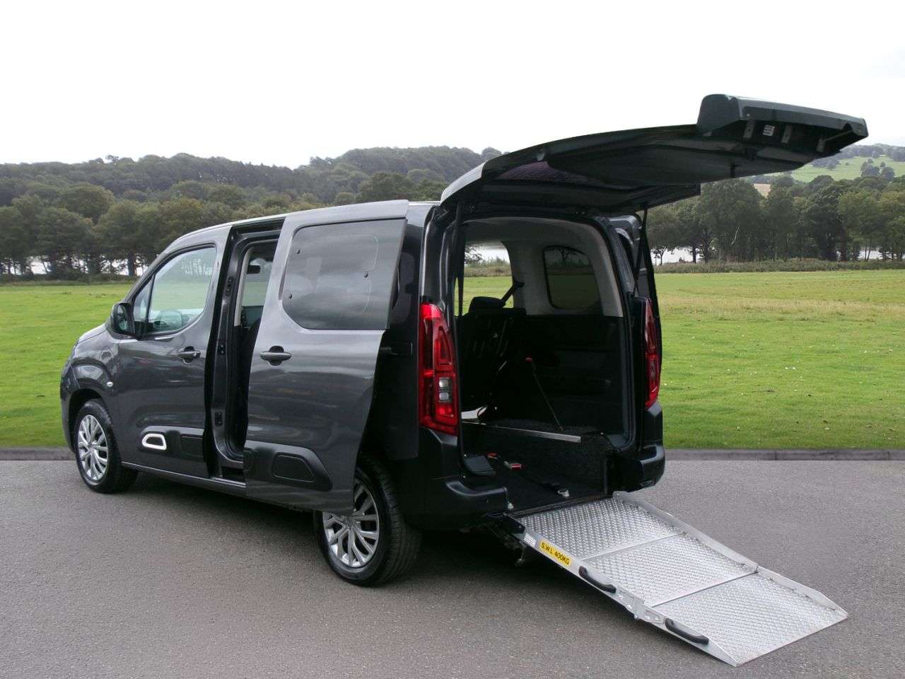 A 2019 CITROEN BERLINGO 1.5 BlueHDi Feel M MPV 5dr Diesel Manual Euro 6 (100 ps) POWER WINCH A 2019 CITROEN BERLINGO 1.5 BlueHDi Feel M MPV 5dr Diesel Manual Euro 6 (100 ps) POWER WINCH