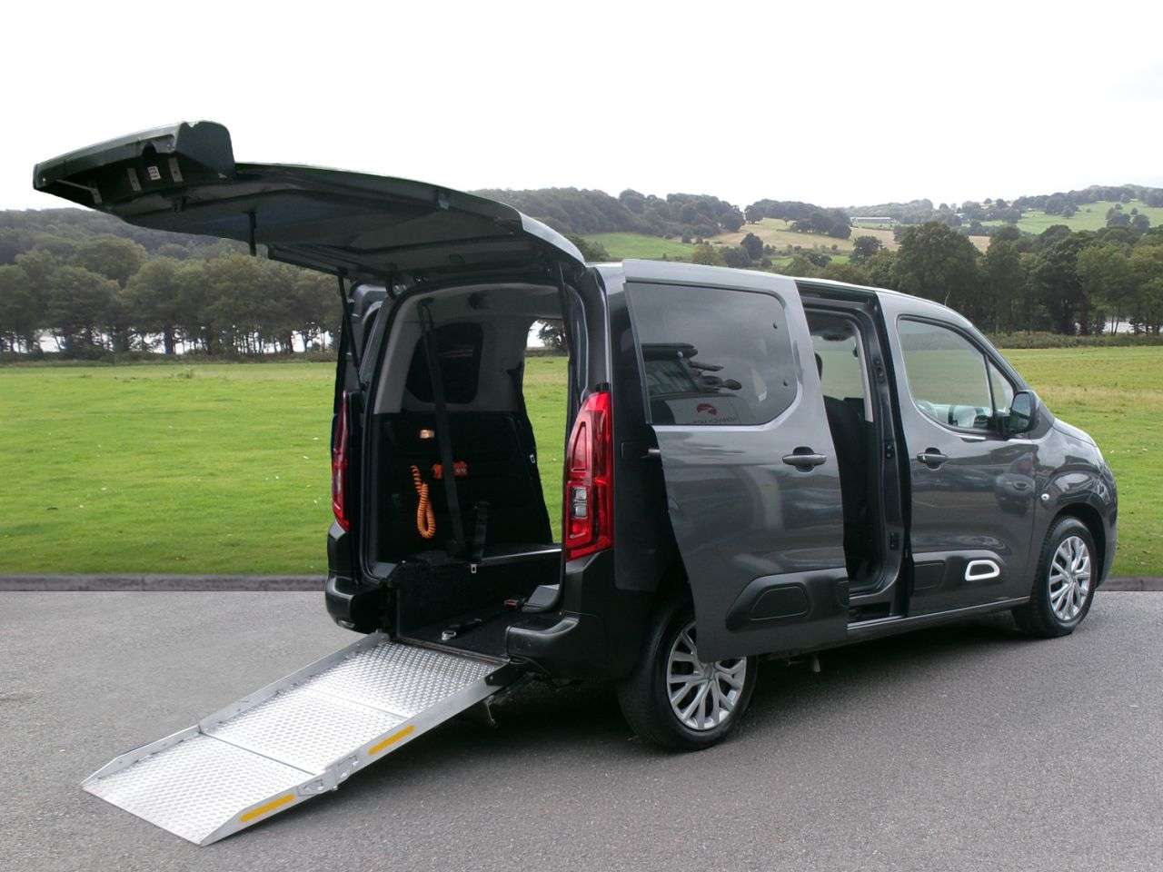 A 2019 CITROEN BERLINGO 1.5 BlueHDi Feel M MPV 5dr Diesel Manual Euro 6 (100 ps) POWER WINCH A 2019 CITROEN BERLINGO 1.5 BlueHDi Feel M MPV 5dr Diesel Manual Euro 6 (100 ps) POWER WINCH