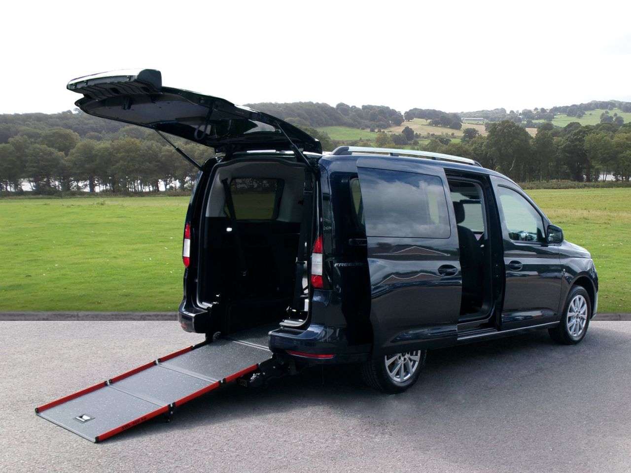 A 2024 FORD GRAND TOURNEO CONNECT 2.0 EcoBlue Titanium MPV 5dr Diesel Manual Euro 6 (s/s) (122 ps) Low Mileag A 2024 FORD GRAND TOURNEO CONNECT 2.0 EcoBlue Titanium MPV 5dr Diesel Manual Euro 6 (s/s) (122 ps) Low Mileag