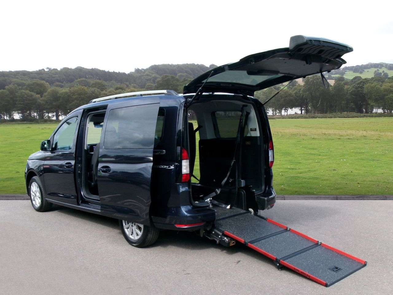 A 2024 FORD GRAND TOURNEO CONNECT 2.0 EcoBlue Titanium MPV 5dr Diesel Manual Euro 6 (s/s) (122 ps) Low Mileag A 2024 FORD GRAND TOURNEO CONNECT 2.0 EcoBlue Titanium MPV 5dr Diesel Manual Euro 6 (s/s) (122 ps) Low Mileag