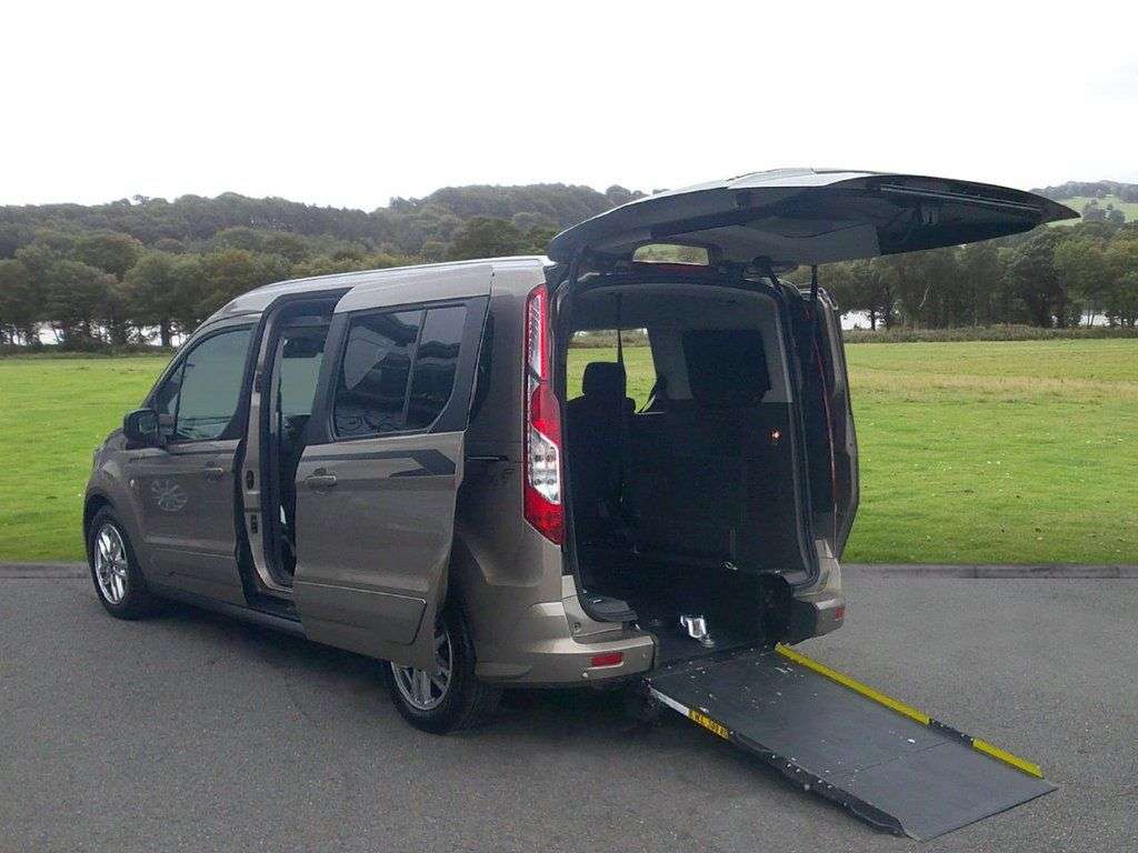 A 2020 FORD GRAND TOURNEO CONNECT 1.5 EcoBlue Titanium MPV 5dr Diesel Auto Euro 6 (s/s) (120 ps) A 2020 FORD GRAND TOURNEO CONNECT 1.5 EcoBlue Titanium MPV 5dr Diesel Auto Euro 6 (s/s) (120 ps)