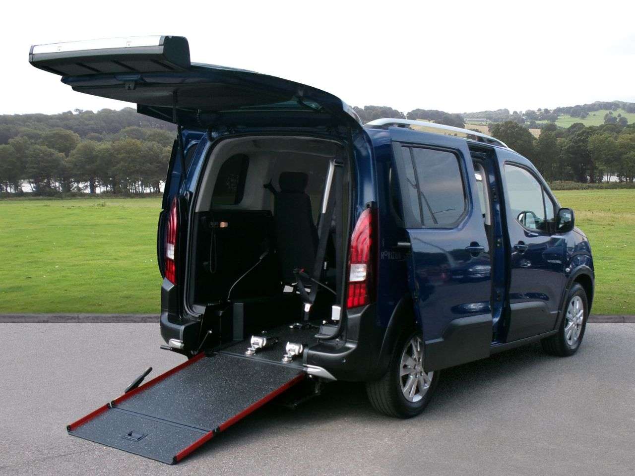 A 2021 PEUGEOT RIFTER 1.5 BlueHDi Allure Standard MPV 5dr Diesel Manual Euro 6 (100 ps) Low Milea A 2021 PEUGEOT RIFTER 1.5 BlueHDi Allure Standard MPV 5dr Diesel Manual Euro 6 (100 ps) Low Milea