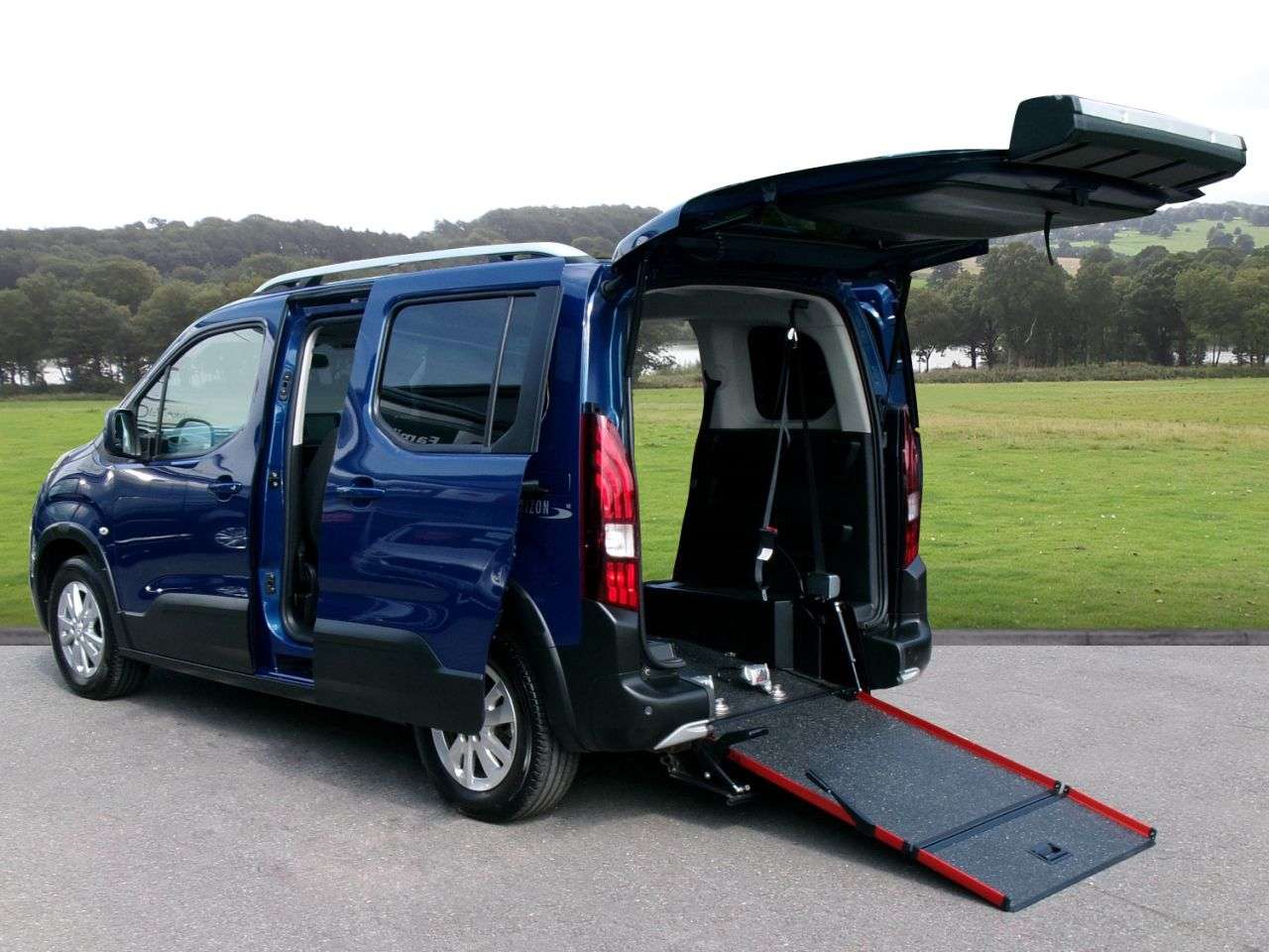 A 2021 PEUGEOT RIFTER 1.5 BlueHDi Allure Standard MPV 5dr Diesel Manual Euro 6 (100 ps) Low Milea A 2021 PEUGEOT RIFTER 1.5 BlueHDi Allure Standard MPV 5dr Diesel Manual Euro 6 (100 ps) Low Milea