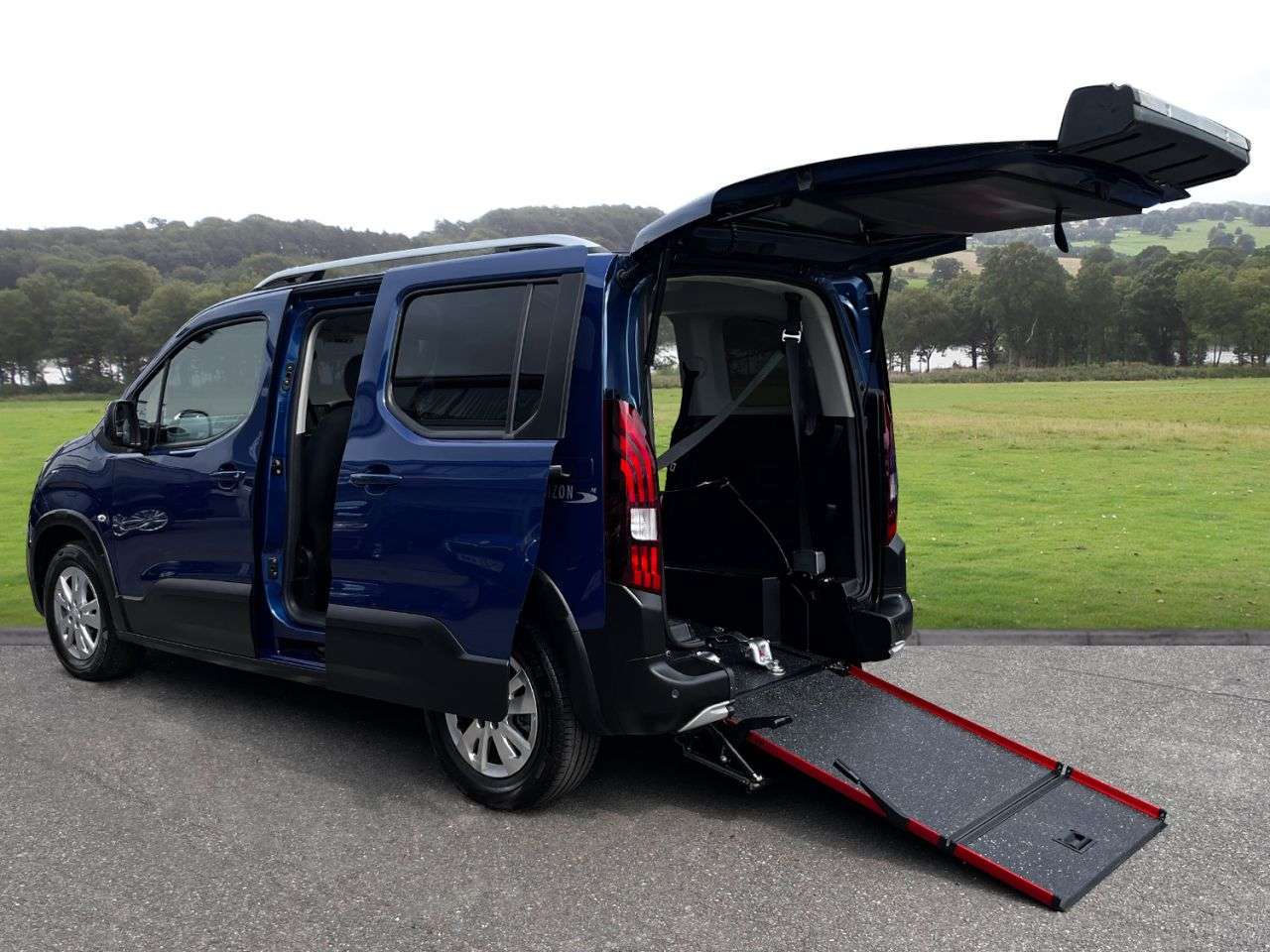 A 2021 PEUGEOT RIFTER 1.5 BlueHDi Allure Premium Standard MPV 5dr Diesel Manual Euro 6 (s/s) (100 A 2021 PEUGEOT RIFTER 1.5 BlueHDi Allure Premium Standard MPV 5dr Diesel Manual Euro 6 (s/s) (100
