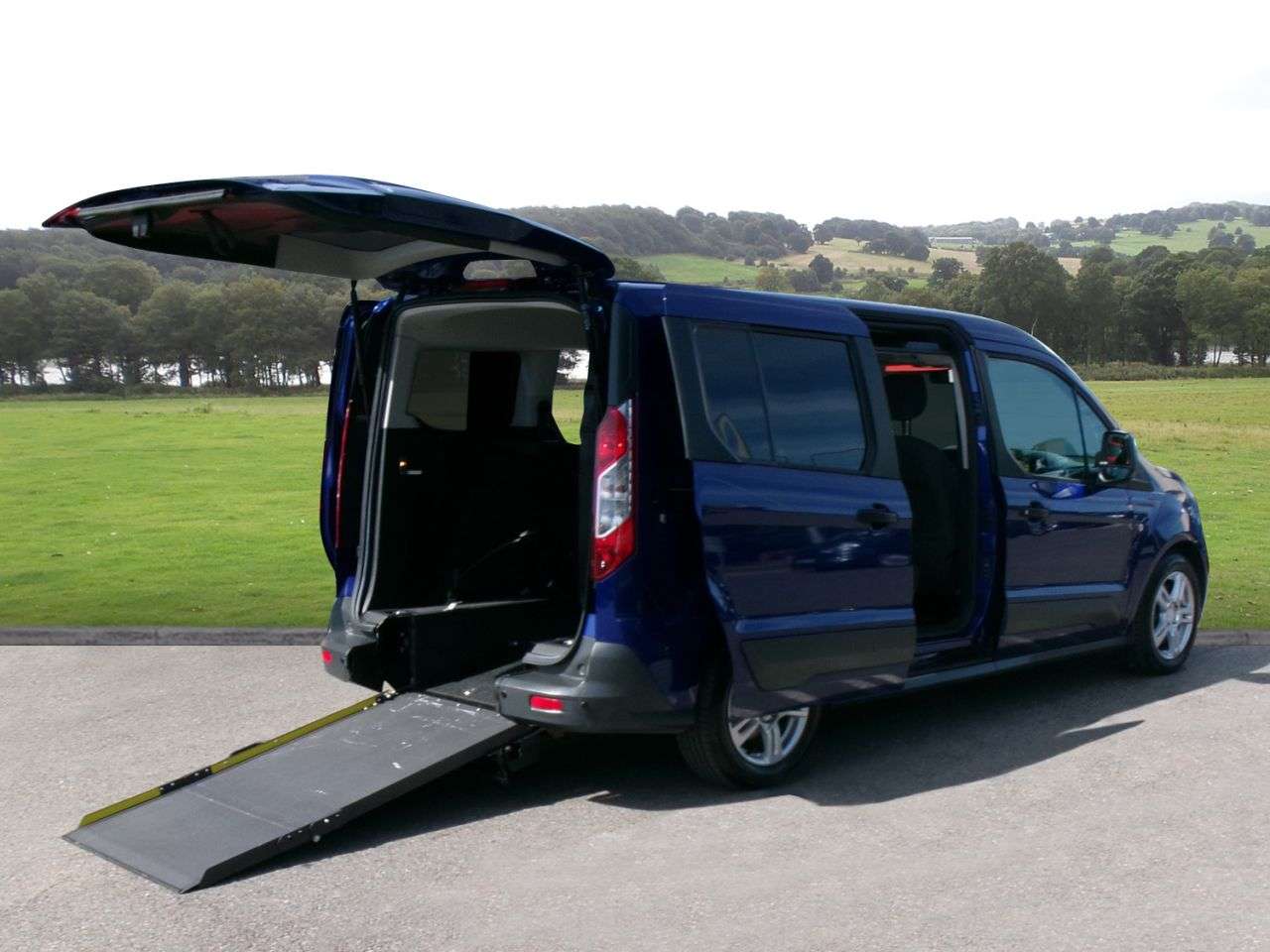 A 2019 FORD GRAND TOURNEO CONNECT 1.5 TDCi Zetec MPV 5dr Diesel Powershift Euro 6 (s/s) (120 ps) Low mileage A 2019 FORD GRAND TOURNEO CONNECT 1.5 TDCi Zetec MPV 5dr Diesel Powershift Euro 6 (s/s) (120 ps) Low mileage