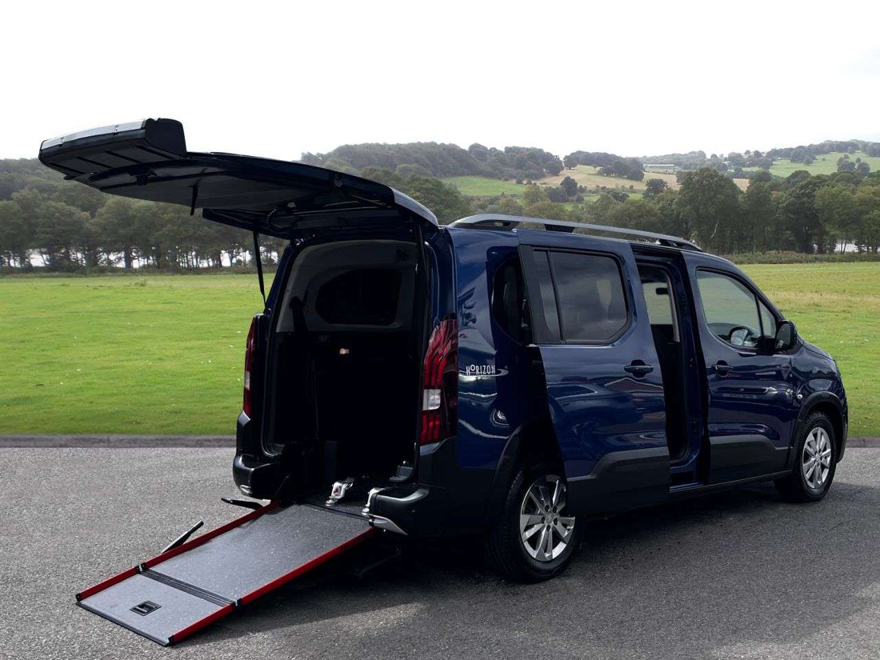 A 2021 PEUGEOT RIFTER 1.2 PureTech Allure Long MPV 5dr Petrol EAT Euro 6 (s/s) (130 ps) Automatic A 2021 PEUGEOT RIFTER 1.2 PureTech Allure Long MPV 5dr Petrol EAT Euro 6 (s/s) (130 ps) Automatic