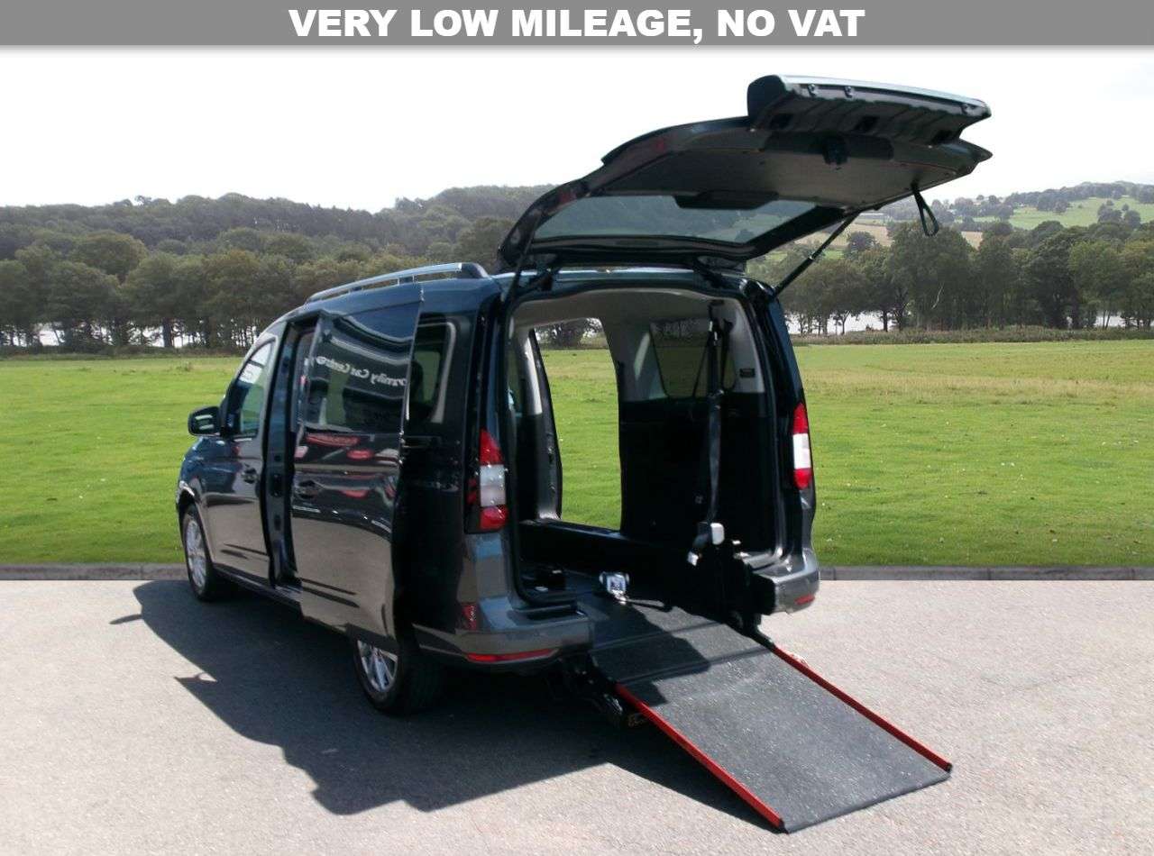 A 2024 FORD GRAND TOURNEO CONNECT 2.0 EcoBlue Titanium MPV 5dr Diesel Manual Euro 6 (s/s) (122 ps) Low mileag A 2024 FORD GRAND TOURNEO CONNECT 2.0 EcoBlue Titanium MPV 5dr Diesel Manual Euro 6 (s/s) (122 ps) Low mileag