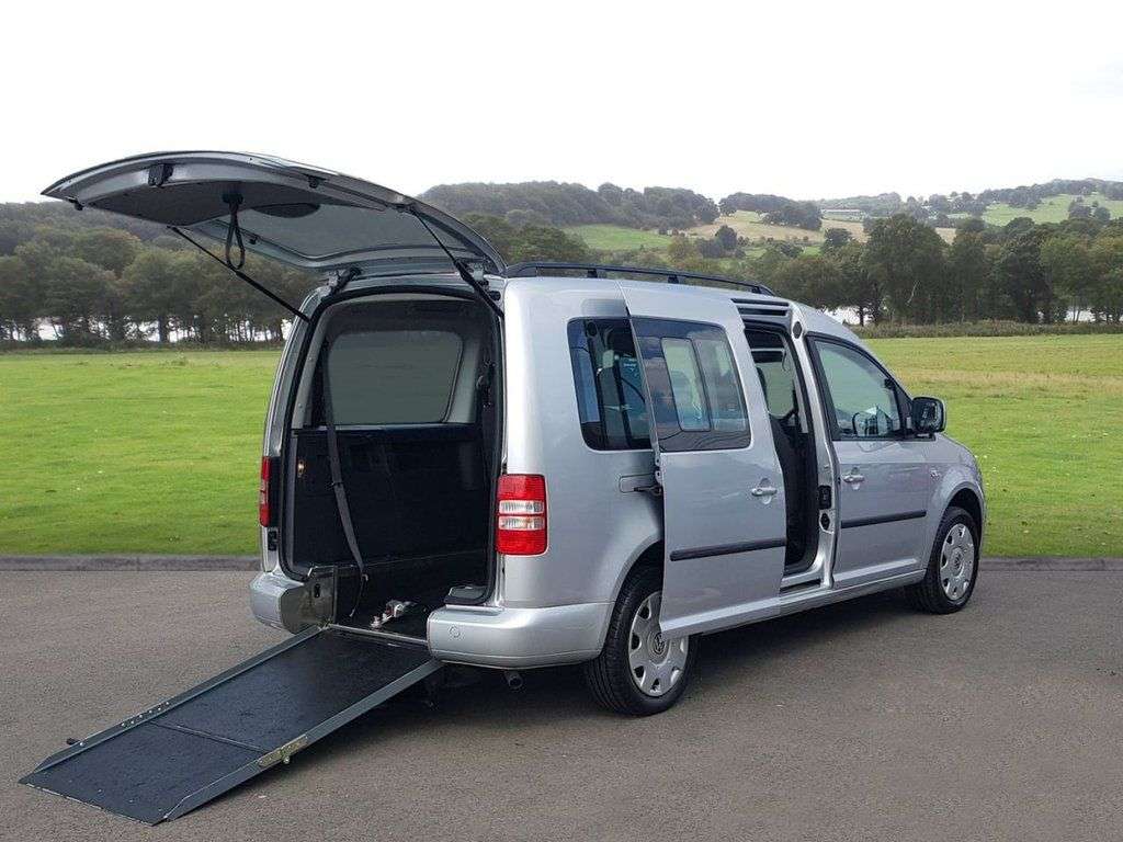 A 2015 VOLKSWAGEN CADDY MAXI LIFE 1.6 TDI CR MPV 5dr Diesel DSG Euro 5 (102 ps) Automatic and Low Mileage A 2015 VOLKSWAGEN CADDY MAXI LIFE 1.6 TDI CR MPV 5dr Diesel DSG Euro 5 (102 ps) Automatic and Low Mileage