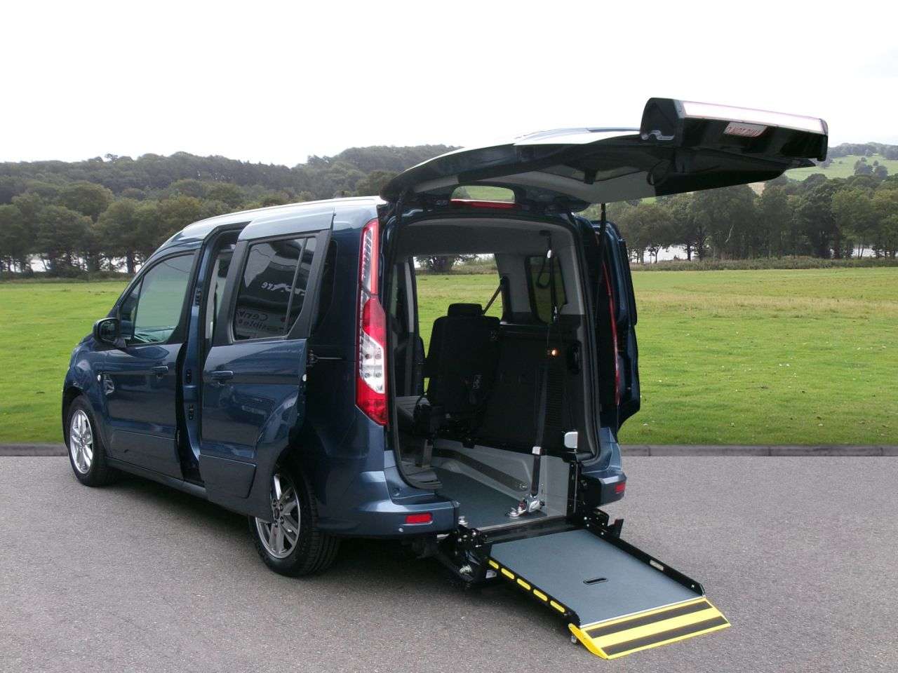 A 2021 FORD TOURNEO CONNECT 1.5 EcoBlue Titanium MPV 5dr Diesel Auto Euro 6 (s/s) (120 ps) Automatic an A 2021 FORD TOURNEO CONNECT 1.5 EcoBlue Titanium MPV 5dr Diesel Auto Euro 6 (s/s) (120 ps) Automatic an