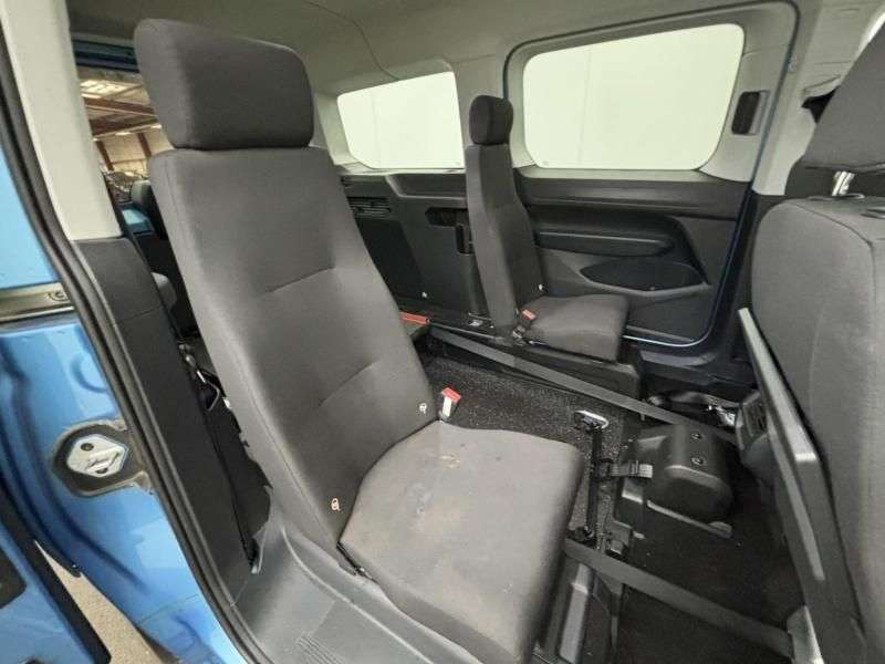 A 2023 FORD GRAND TOURNEO CONNECT 2.0 EcoBlue Titanium MPV 5dr Diesel DCT Euro 6 (s/s) (122 ps) A 2023 FORD GRAND TOURNEO CONNECT 2.0 EcoBlue Titanium MPV 5dr Diesel DCT Euro 6 (s/s) (122 ps)