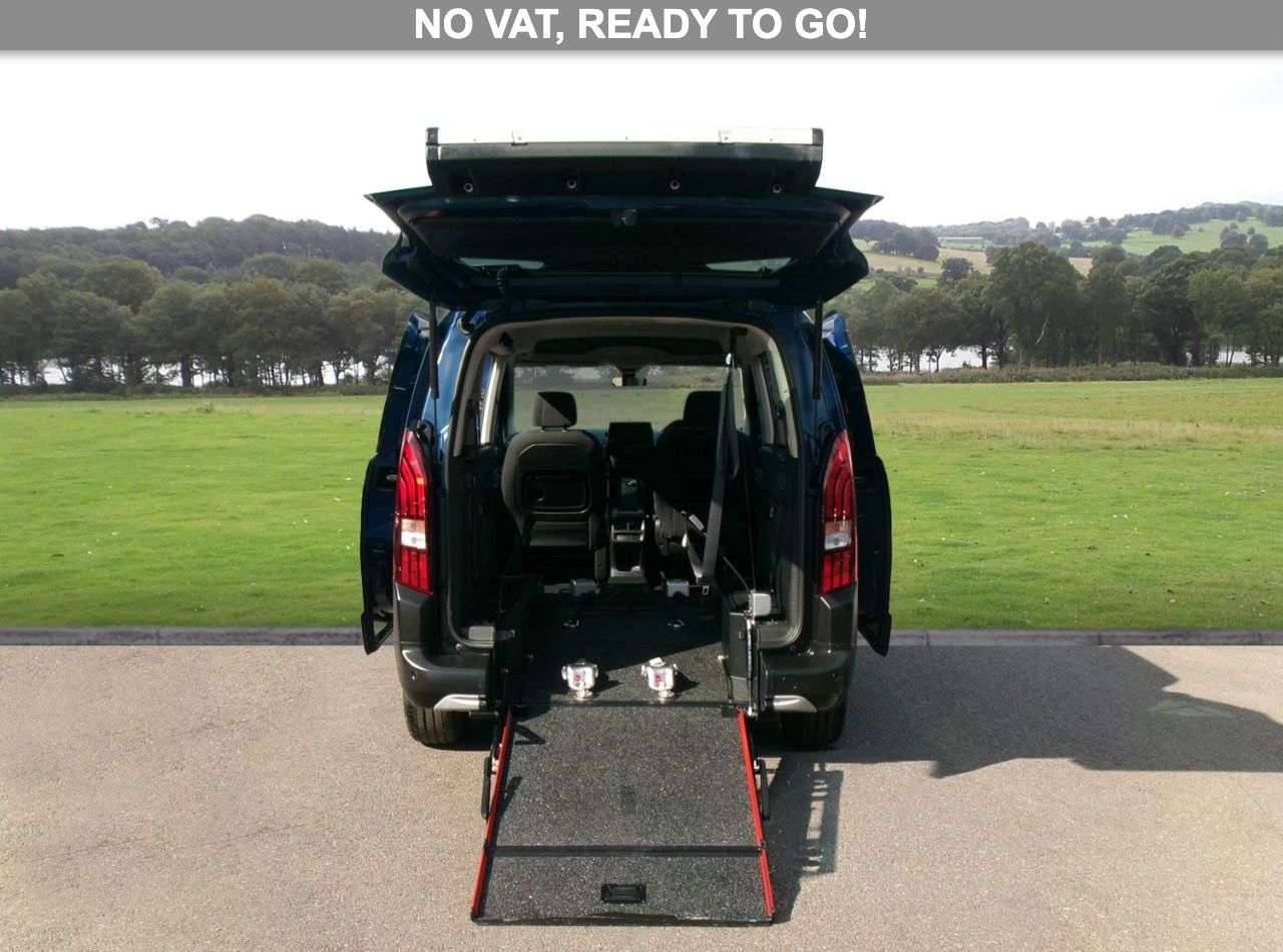 A 2023 PEUGEOT RIFTER 1.5 BlueHDi Allure Long MPV 5dr Diesel EAT Euro 6 (s/s) (130 ps) Automatic, A 2023 PEUGEOT RIFTER 1.5 BlueHDi Allure Long MPV 5dr Diesel EAT Euro 6 (s/s) (130 ps) Automatic,