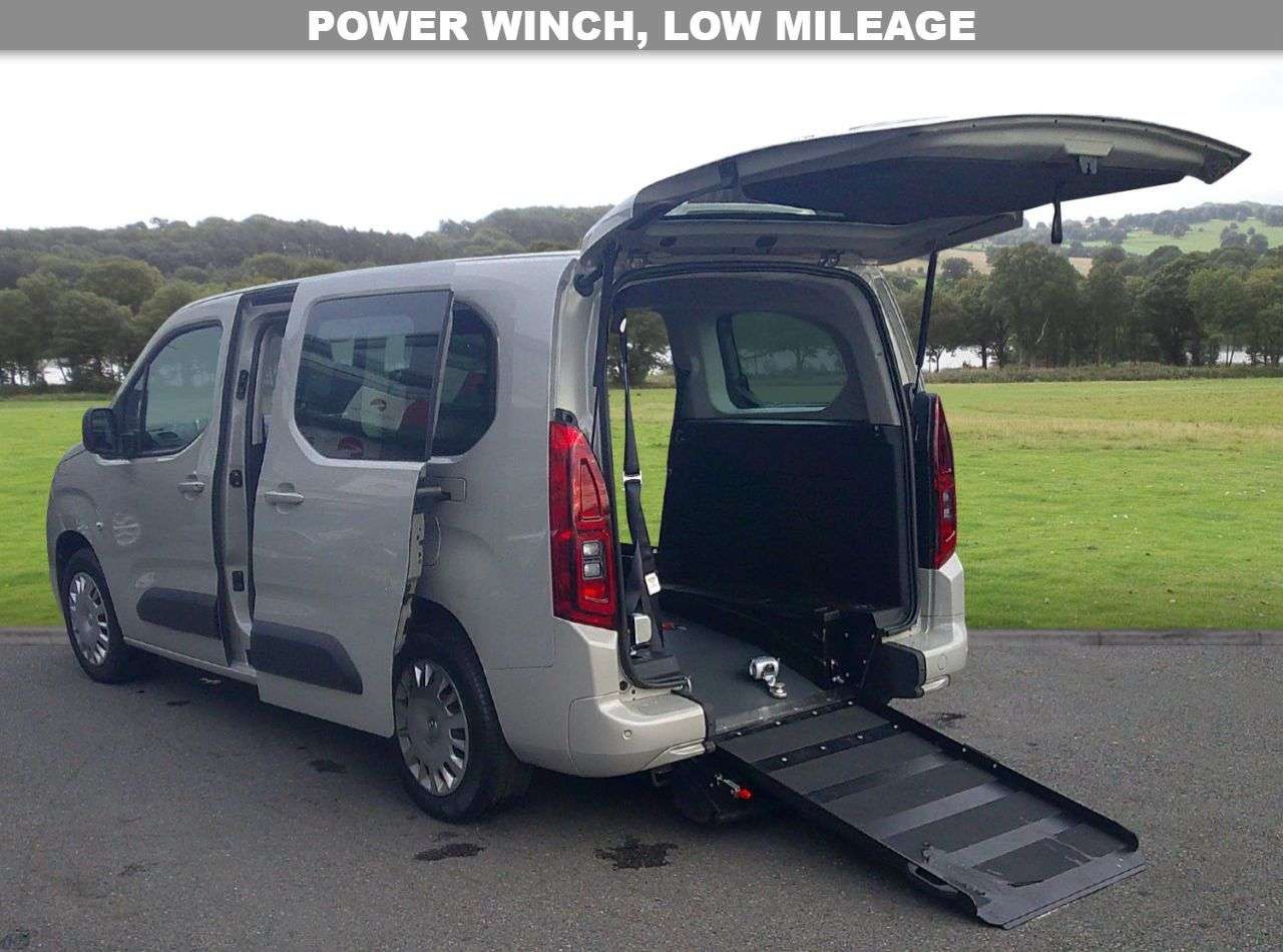 A 2021 VAUXHALL COMBO LIFE 1.2 Turbo Edition XL MPV 5dr Petrol Manual Euro 6 (s/s) (110 ps) Low mileag A 2021 VAUXHALL COMBO LIFE 1.2 Turbo Edition XL MPV 5dr Petrol Manual Euro 6 (s/s) (110 ps) Low mileag