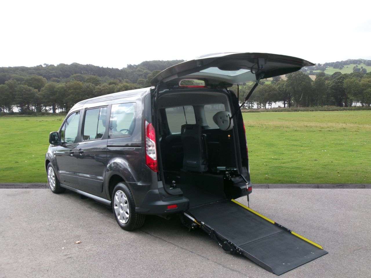 A 2020 FORD GRAND TOURNEO CONNECT 1.5 TDCi Zetec MPV 5dr Diesel Powershift Euro 6 (s/s) (120 ps) passenger up A 2020 FORD GRAND TOURNEO CONNECT 1.5 TDCi Zetec MPV 5dr Diesel Powershift Euro 6 (s/s) (120 ps) passenger up