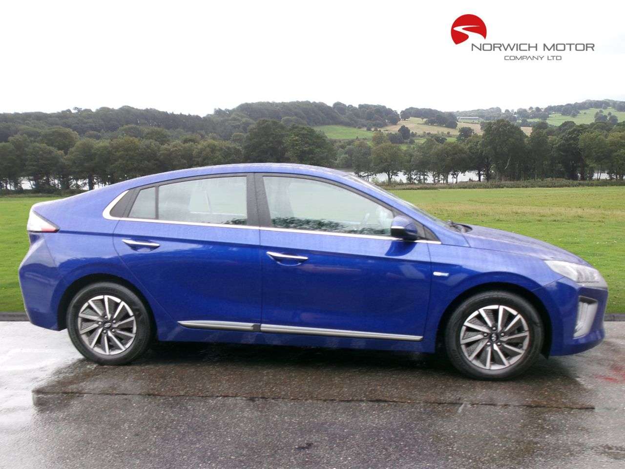 A 2021 HYUNDAI IONIQ 38.3kWh Premium Hatchback 5dr Electric Auto (136 ps) Sat Nav, Reversing Cam A 2021 HYUNDAI IONIQ 38.3kWh Premium Hatchback 5dr Electric Auto (136 ps) Sat Nav, Reversing Cam