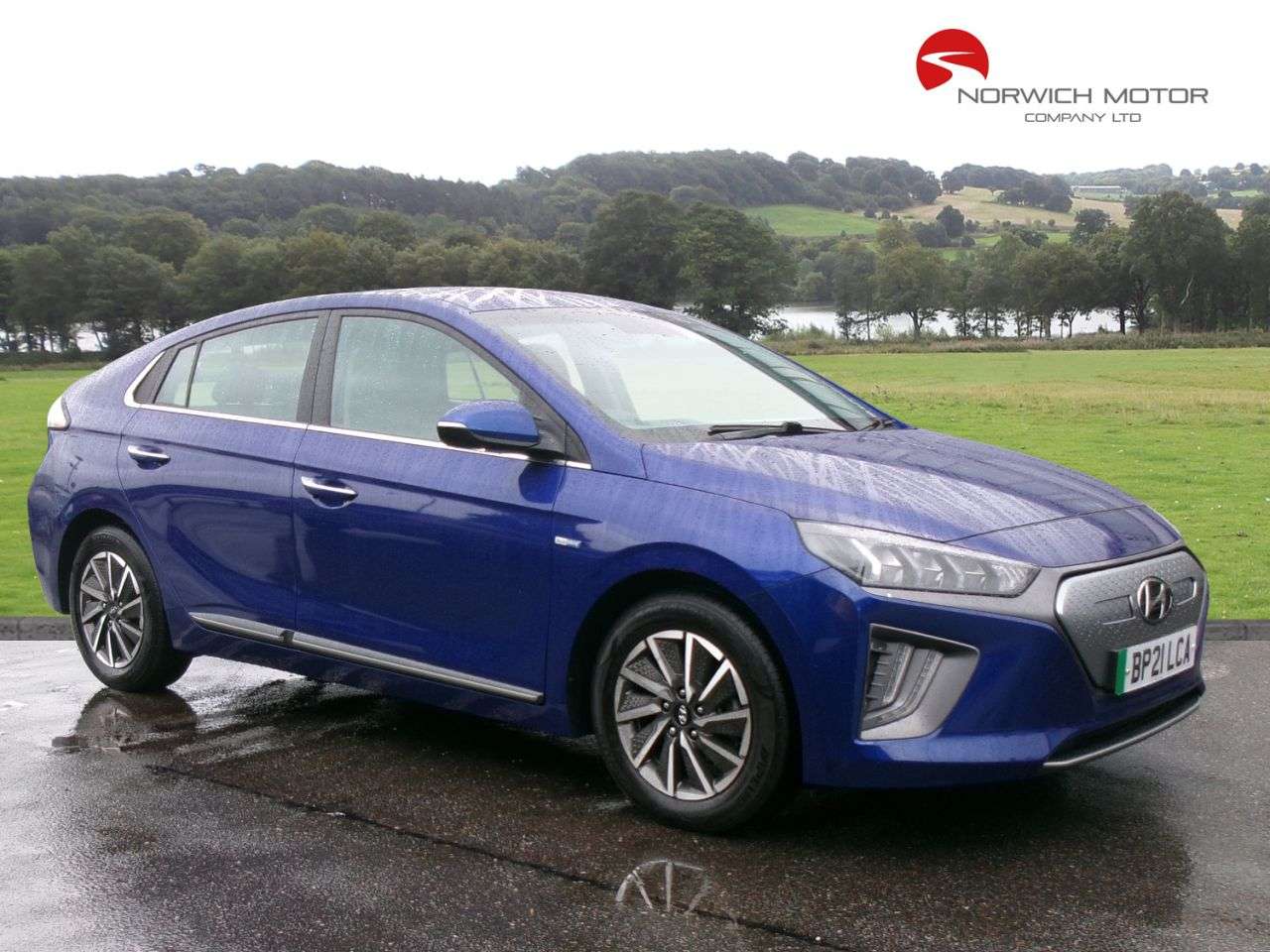 A 2021 HYUNDAI IONIQ 38.3kWh Premium Hatchback 5dr Electric Auto (136 ps) Sat Nav, Reversing Cam A 2021 HYUNDAI IONIQ 38.3kWh Premium Hatchback 5dr Electric Auto (136 ps) Sat Nav, Reversing Cam