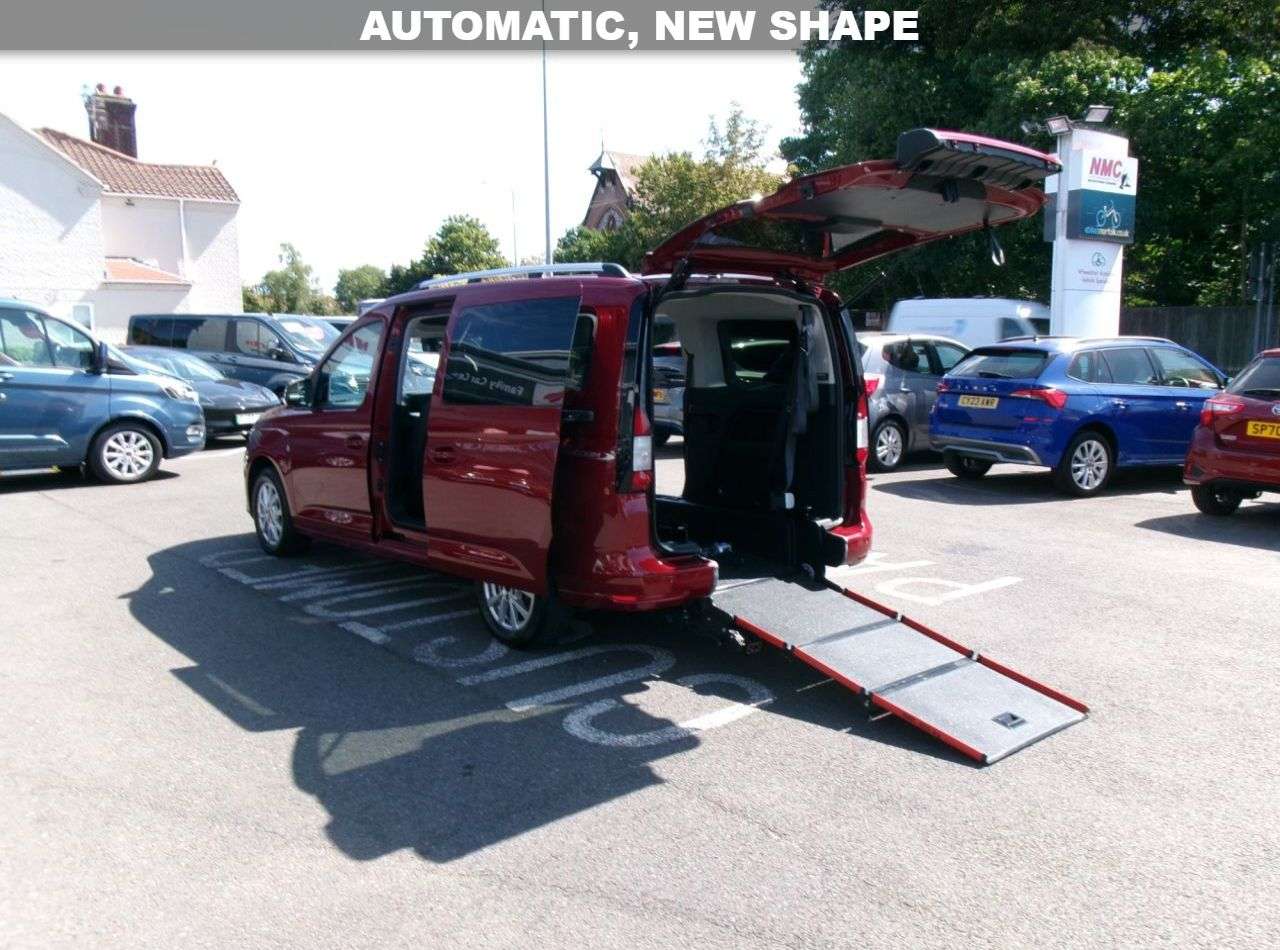 A 2023 FORD GRAND TOURNEO CONNECT 2.0 EcoBlue Titanium MPV 5dr Diesel DCT Euro 6 (s/s) (122 ps) Automatic and A 2023 FORD GRAND TOURNEO CONNECT 2.0 EcoBlue Titanium MPV 5dr Diesel DCT Euro 6 (s/s) (122 ps) Automatic and