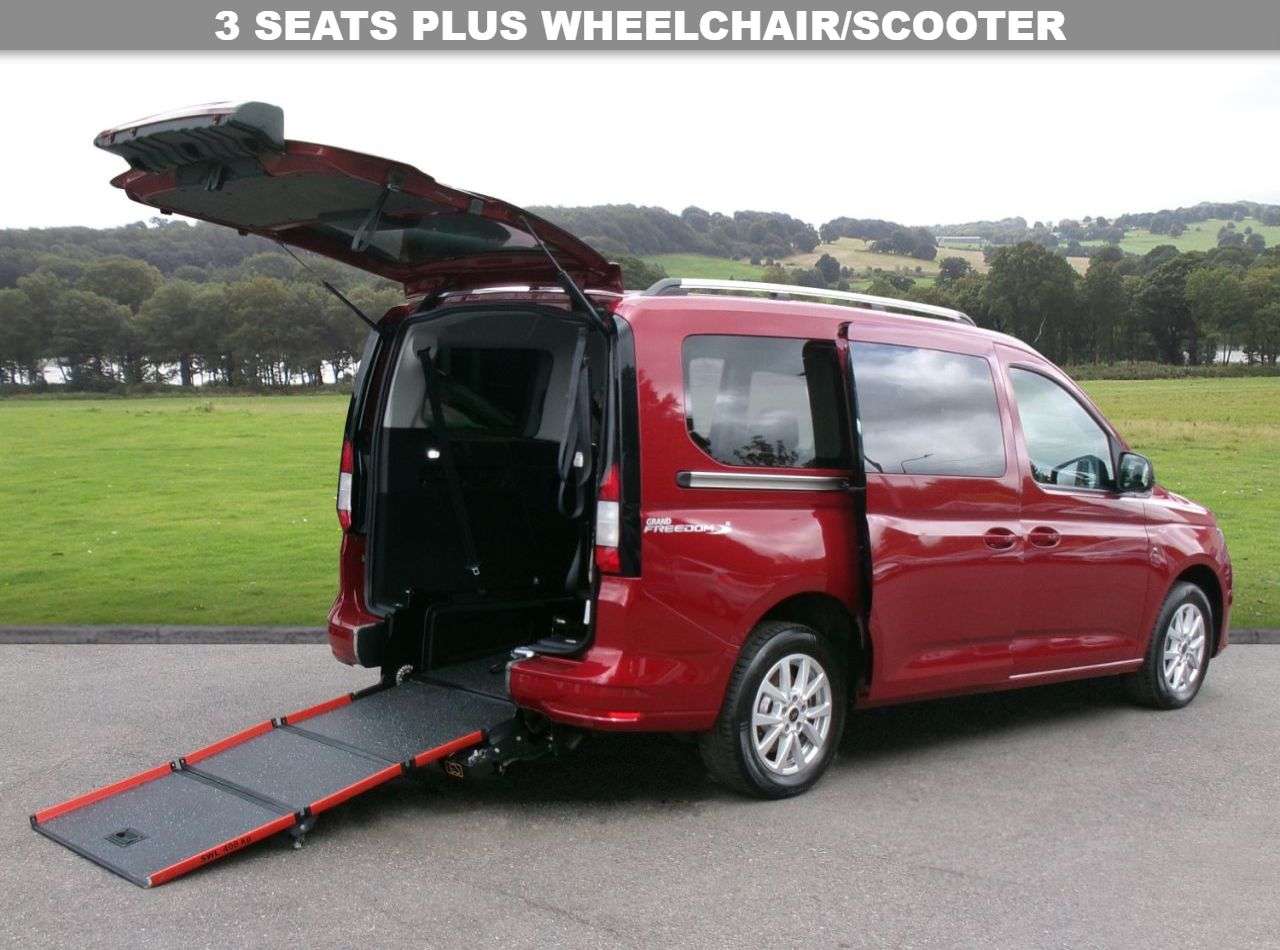 A 2023 FORD GRAND TOURNEO CONNECT 2.0 EcoBlue Titanium MPV 5dr Diesel DCT Euro 6 (s/s) (122 ps) Automatic and A 2023 FORD GRAND TOURNEO CONNECT 2.0 EcoBlue Titanium MPV 5dr Diesel DCT Euro 6 (s/s) (122 ps) Automatic and