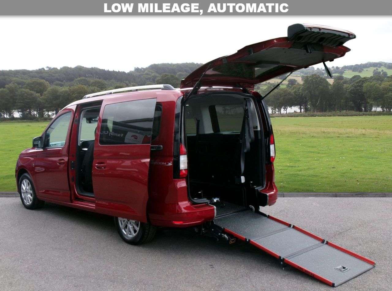 A 2023 FORD GRAND TOURNEO CONNECT 2.0 EcoBlue Titanium MPV 5dr Diesel DCT Euro 6 (s/s) (122 ps) Automatic and A 2023 FORD GRAND TOURNEO CONNECT 2.0 EcoBlue Titanium MPV 5dr Diesel DCT Euro 6 (s/s) (122 ps) Automatic and