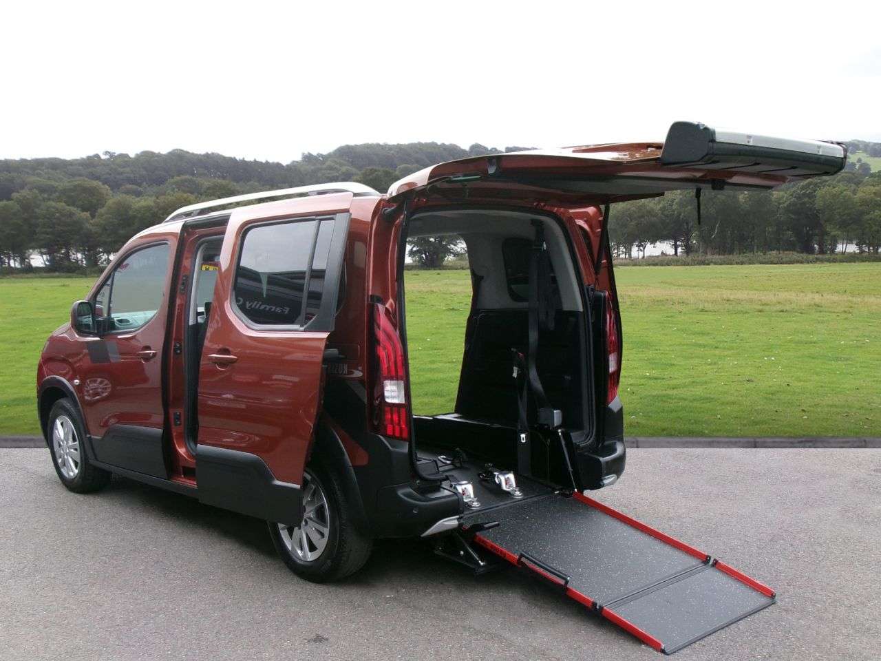 A 2020 PEUGEOT RIFTER 1.5 BlueHDi Allure Standard MPV 5dr Diesel Manual Euro 6 (100 ps) POWER WIN A 2020 PEUGEOT RIFTER 1.5 BlueHDi Allure Standard MPV 5dr Diesel Manual Euro 6 (100 ps) POWER WIN
