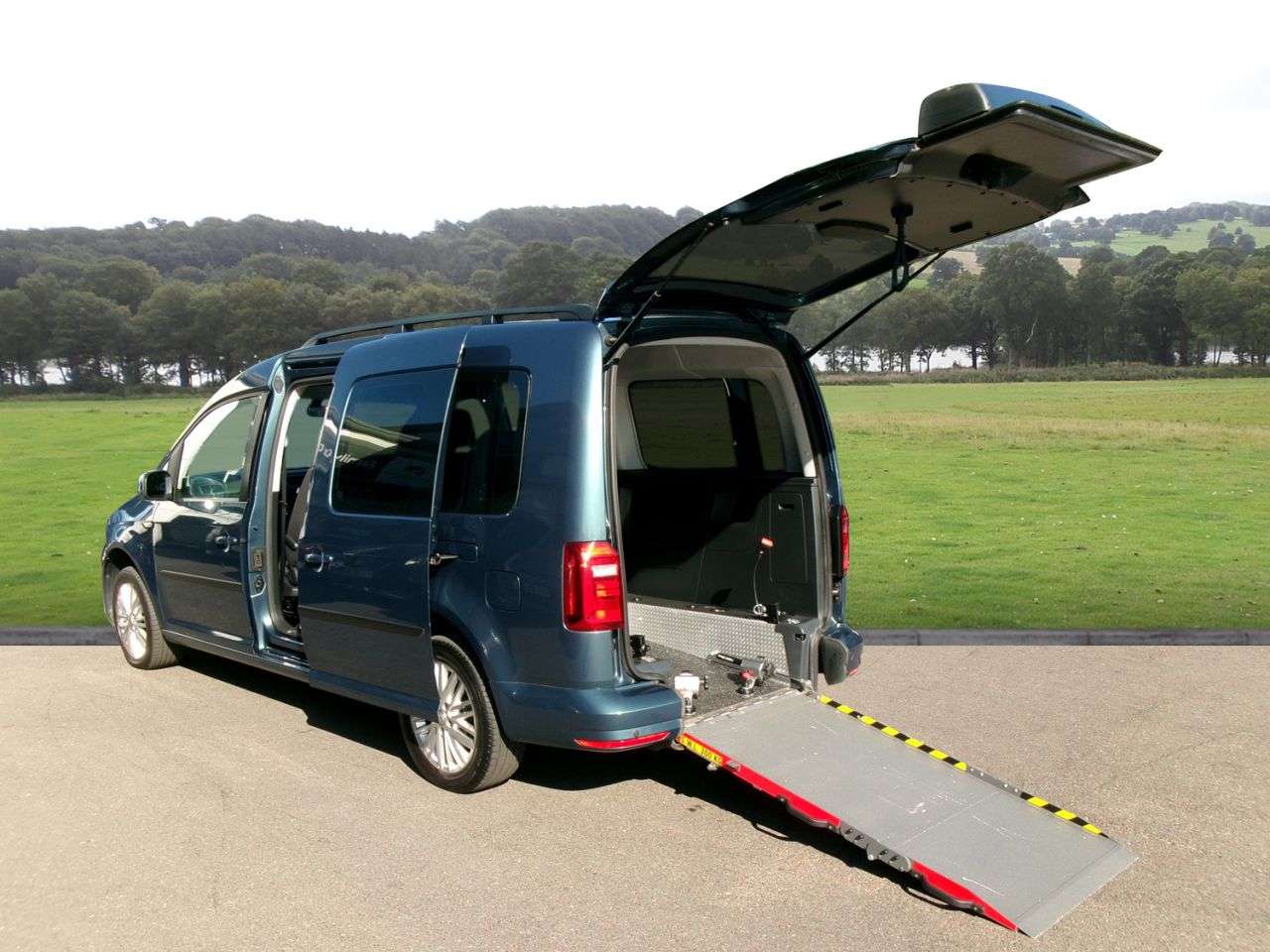 A 2019 VOLKSWAGEN CADDY MAXI LIFE 2.0 TDI MPV 5dr Diesel DSG Euro 6 (s/s) (102 ps) Automatic, Low Mileage A 2019 VOLKSWAGEN CADDY MAXI LIFE 2.0 TDI MPV 5dr Diesel DSG Euro 6 (s/s) (102 ps) Automatic, Low Mileage