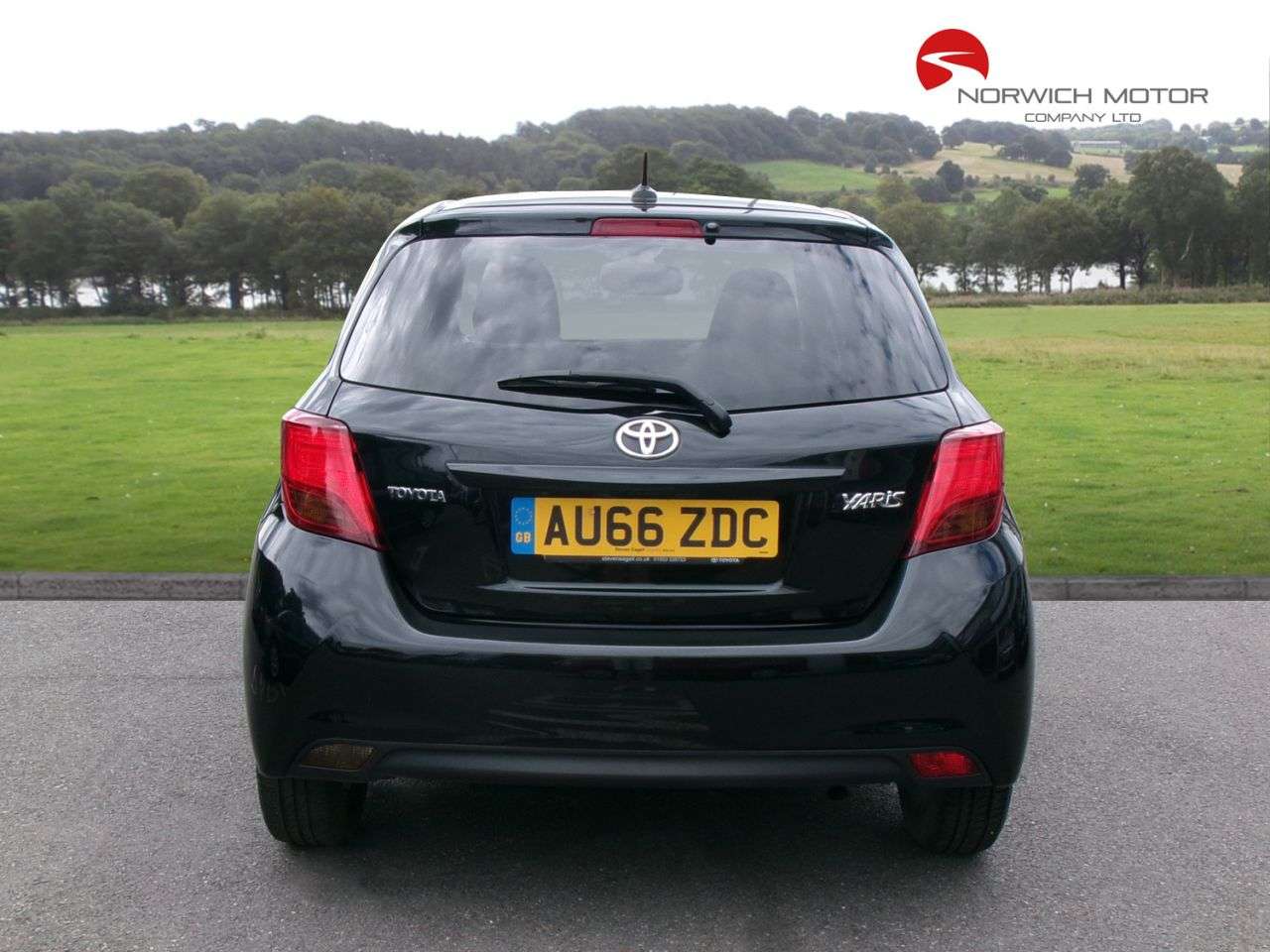 A 2016 TOYOTA YARIS 1.33 Dual VVT-i Icon Hatchback 5dr Petrol Manual Euro 6 (99 ps) Reversing C A 2016 TOYOTA YARIS 1.33 Dual VVT-i Icon Hatchback 5dr Petrol Manual Euro 6 (99 ps) Reversing C