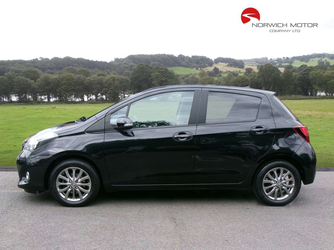 A 2016 TOYOTA YARIS 1.33 Dual VVT-i Icon Hatchback 5dr Petrol Manual Euro 6 (99 ps) Reversing C A 2016 TOYOTA YARIS 1.33 Dual VVT-i Icon Hatchback 5dr Petrol Manual Euro 6 (99 ps) Reversing C